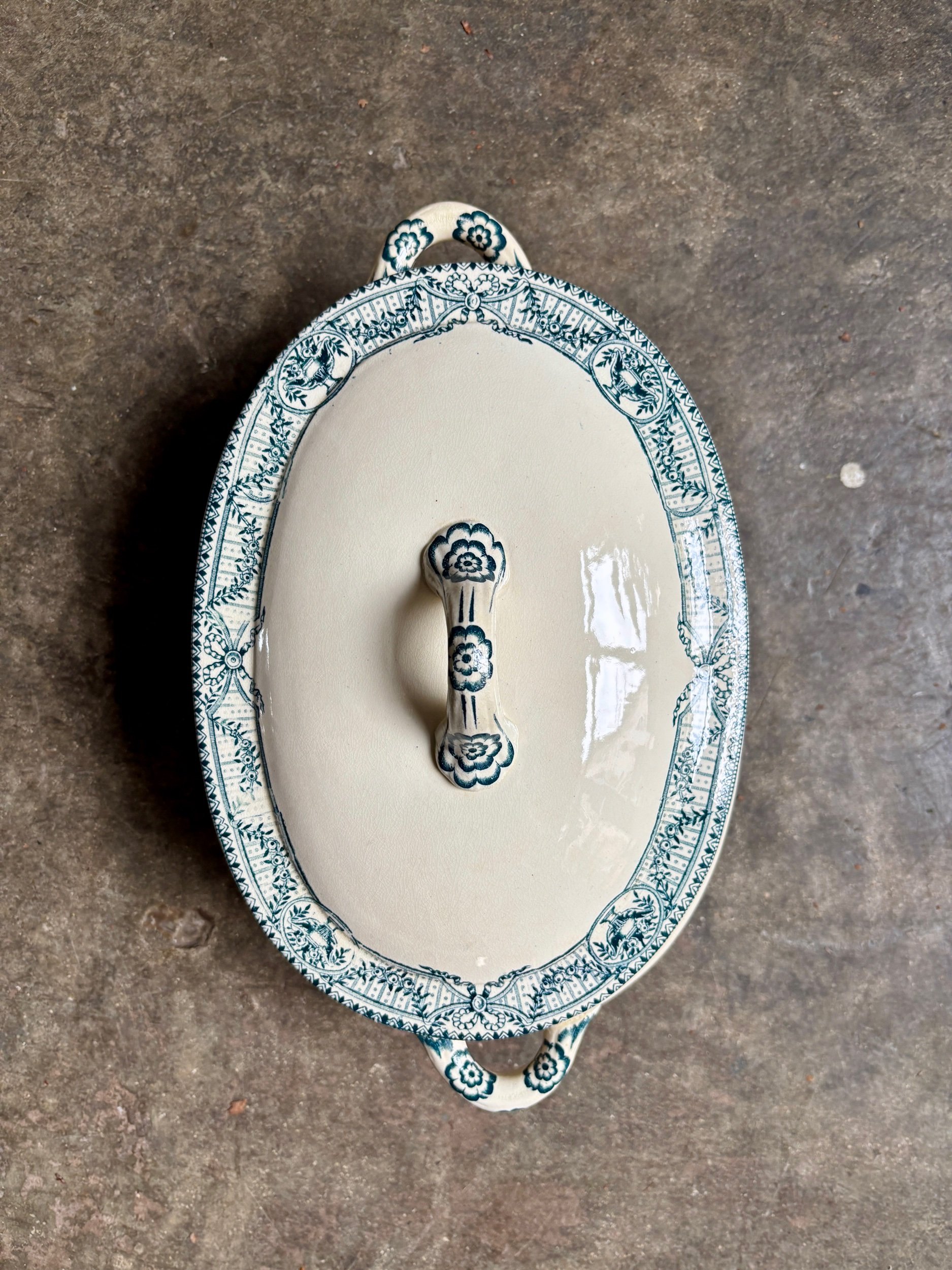 petite-soupiere-salins-directoire-terre-de-fer-ecru-bleu-decoration-vintage-axs-design-paris-france