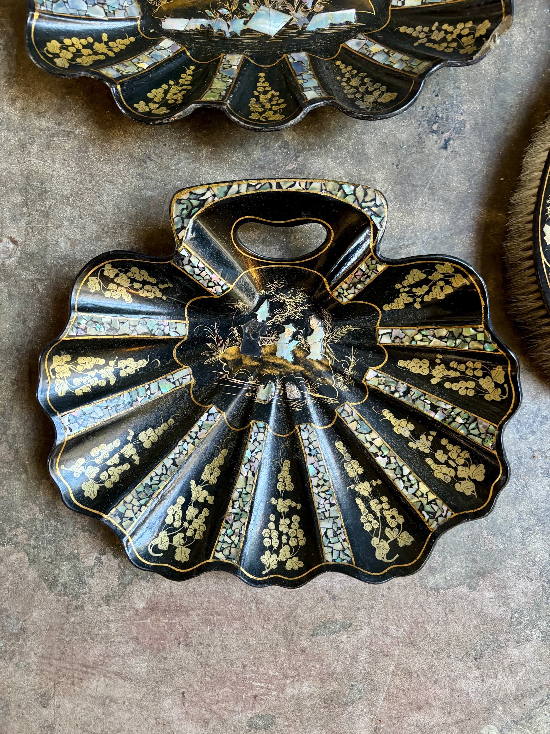 3-pieces-service-table-napoleon-iii-carton-bouilli-noir-dore-marqueterie-nacre-vintage-axs-design-paris-france