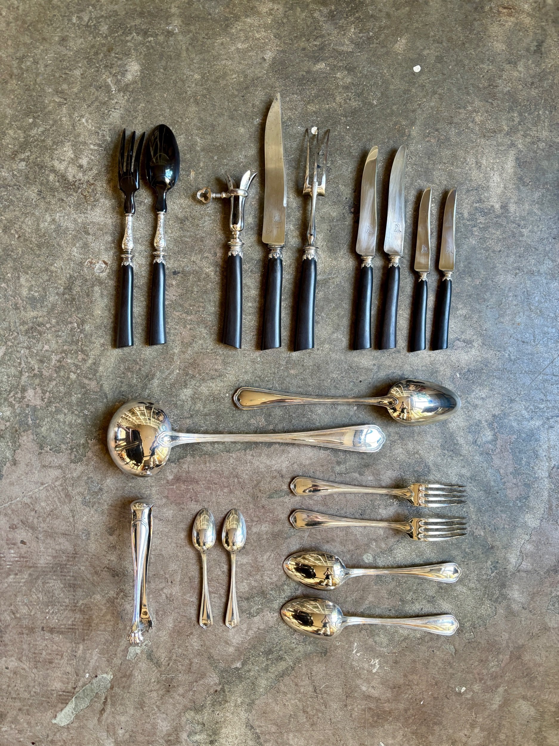 menagere-couverts-metal-argent-ebene-bois-fourchette-cuillere-louche-couteau-vintage-vaisselle-axs-design-paris-france