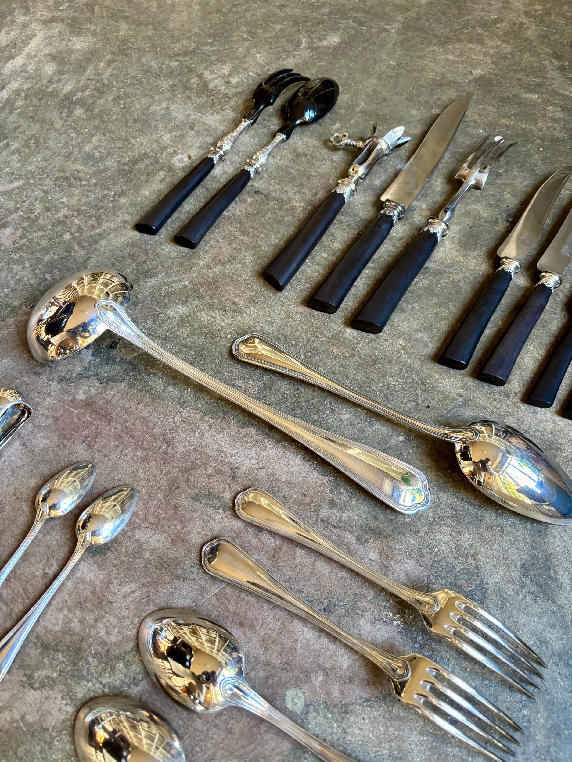 menagere-couverts-metal-argent-ebene-bois-fourchette-cuillere-louche-couteau-vintage-vaisselle-axs-design-paris-france