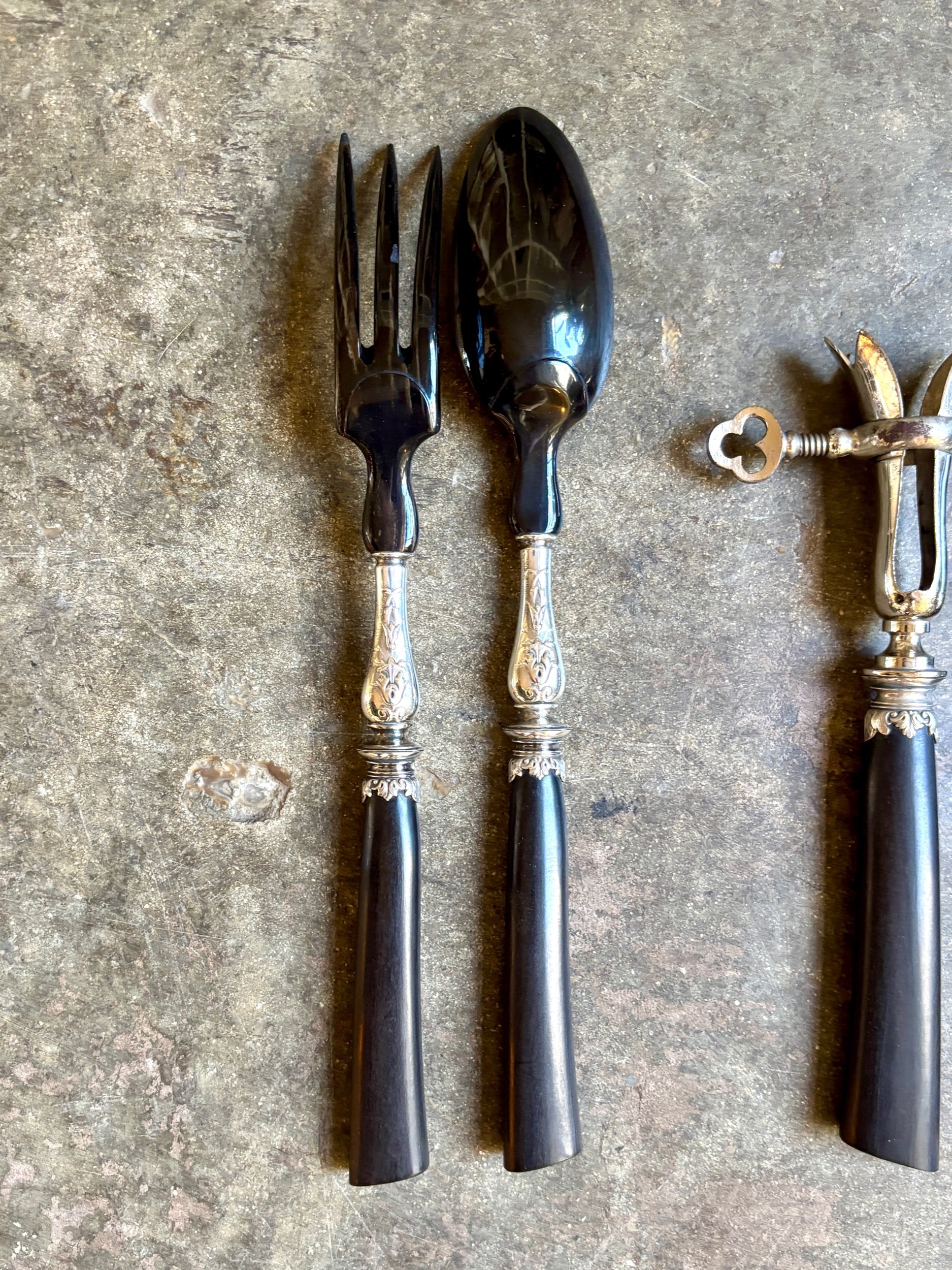 menagere-couverts-metal-argent-ebene-bois-fourchette-cuillere-louche-couteau-vintage-vaisselle-axs-design-paris-france