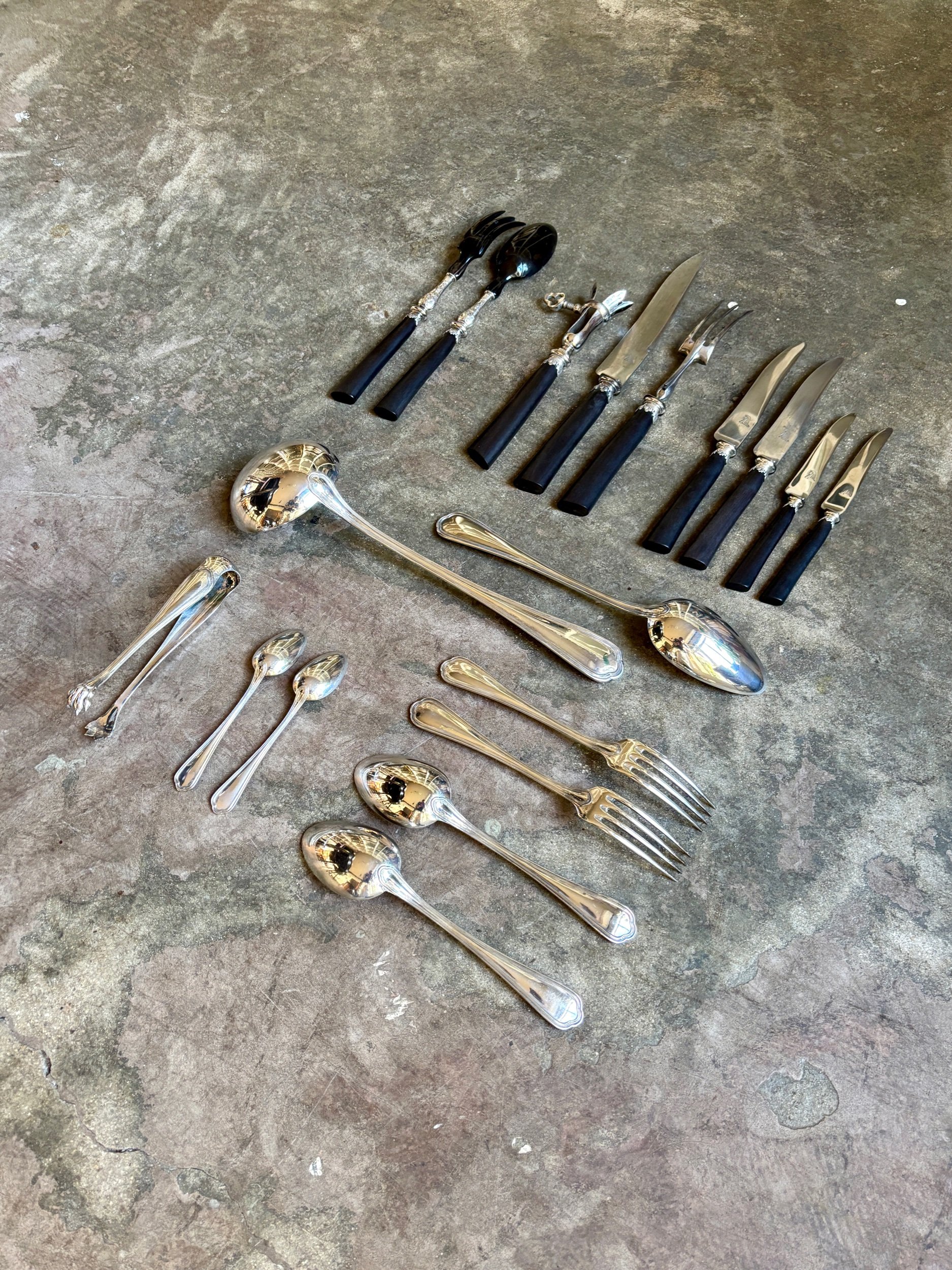 menagere-couverts-metal-argent-ebene-bois-fourchette-cuillere-louche-couteau-vintage-vaisselle-axs-design-paris-france