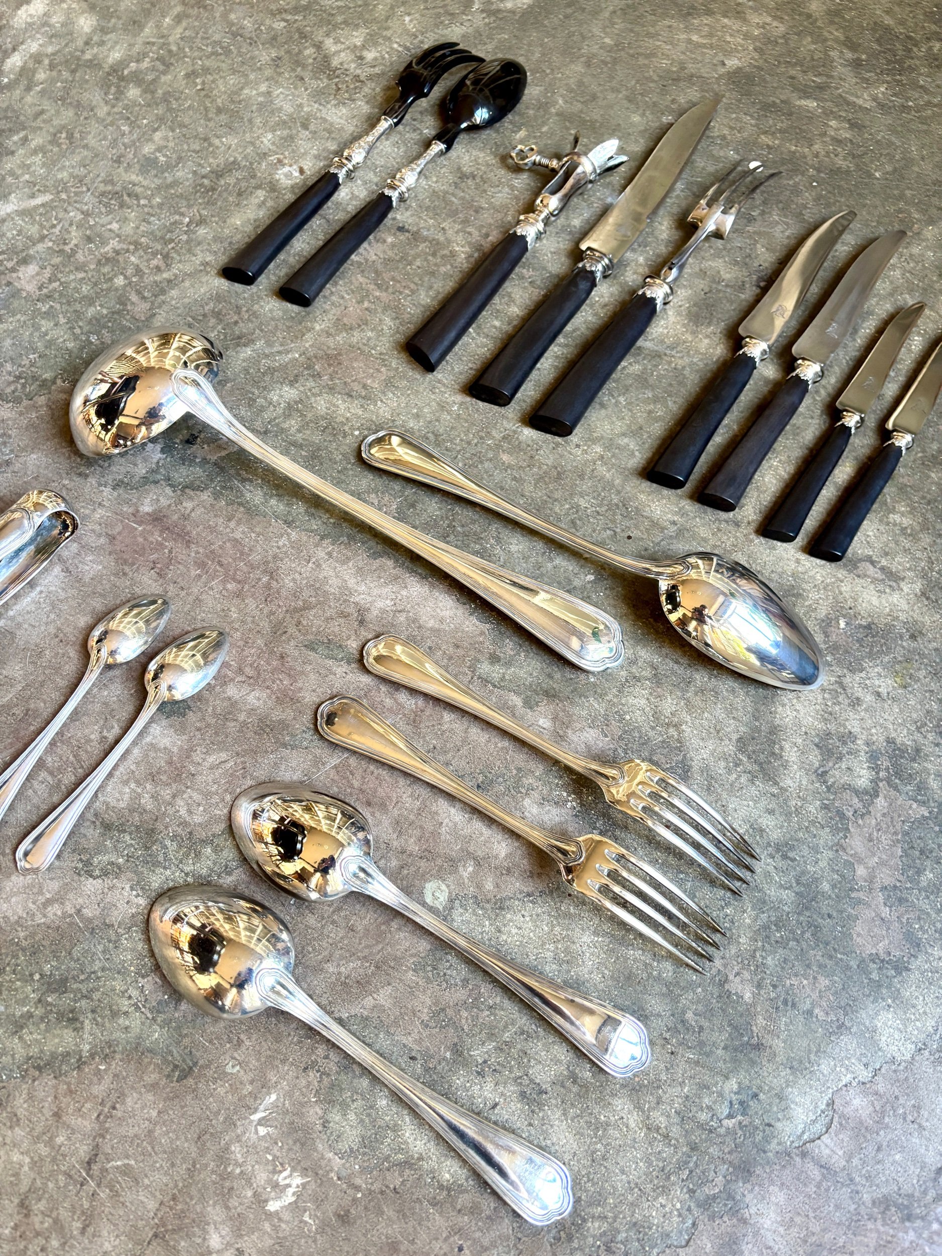 menagere-couverts-metal-argent-ebene-bois-fourchette-cuillere-louche-couteau-vintage-vaisselle-axs-design-paris-france