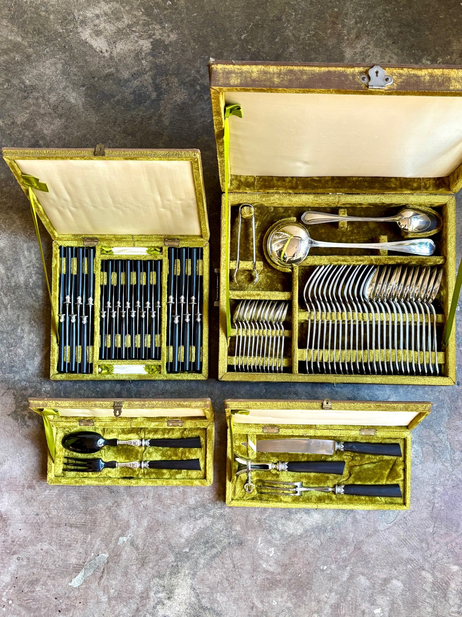 menagere-couverts-metal-argent-ebene-bois-fourchette-cuillere-louche-couteau-vintage-vaisselle-axs-design-paris-france