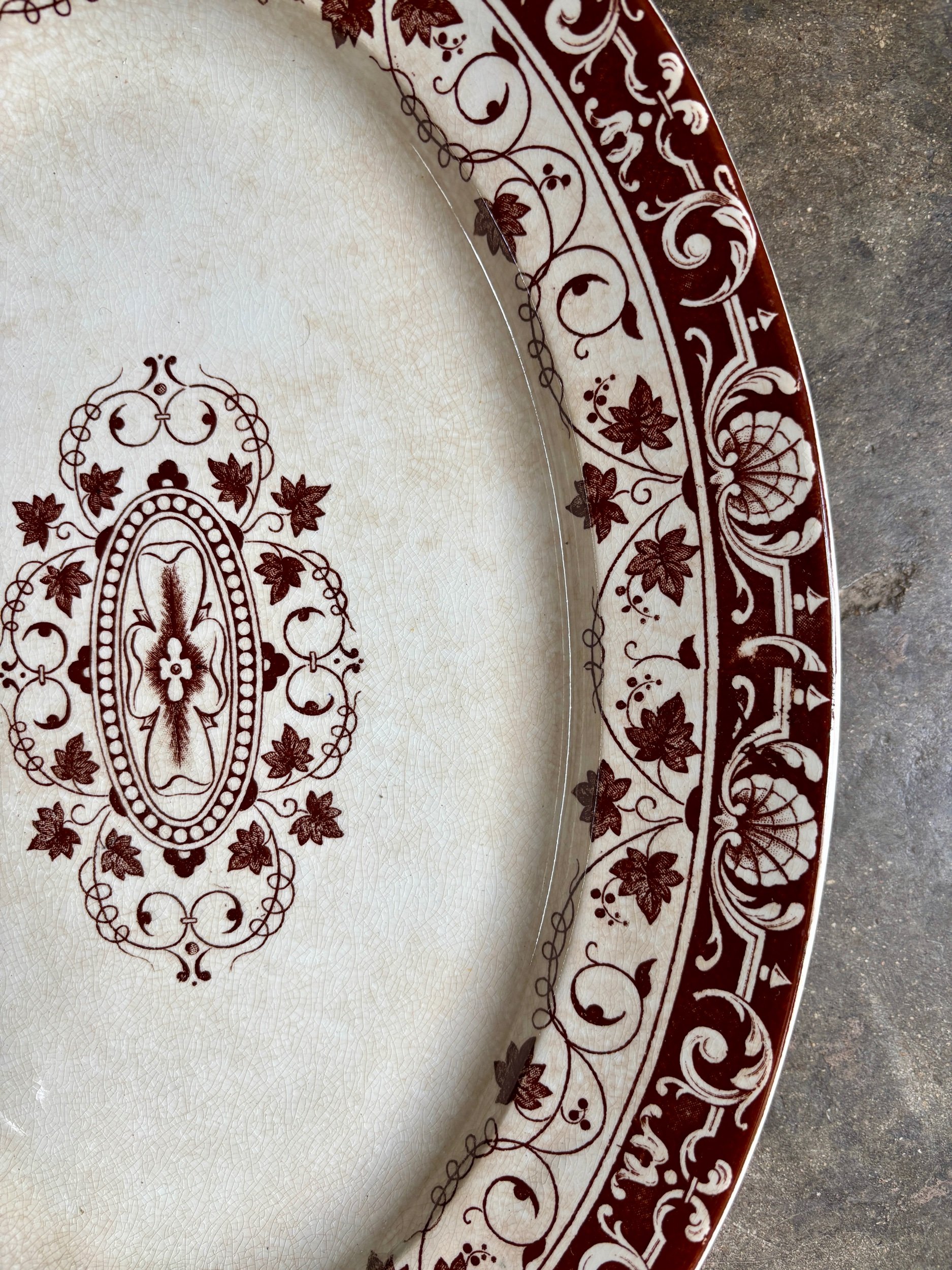 grand-plat-ovale-jules-vieillard-bordeaux-terre-fer-marron-vaisselle-vintage-axs-design-paris-france