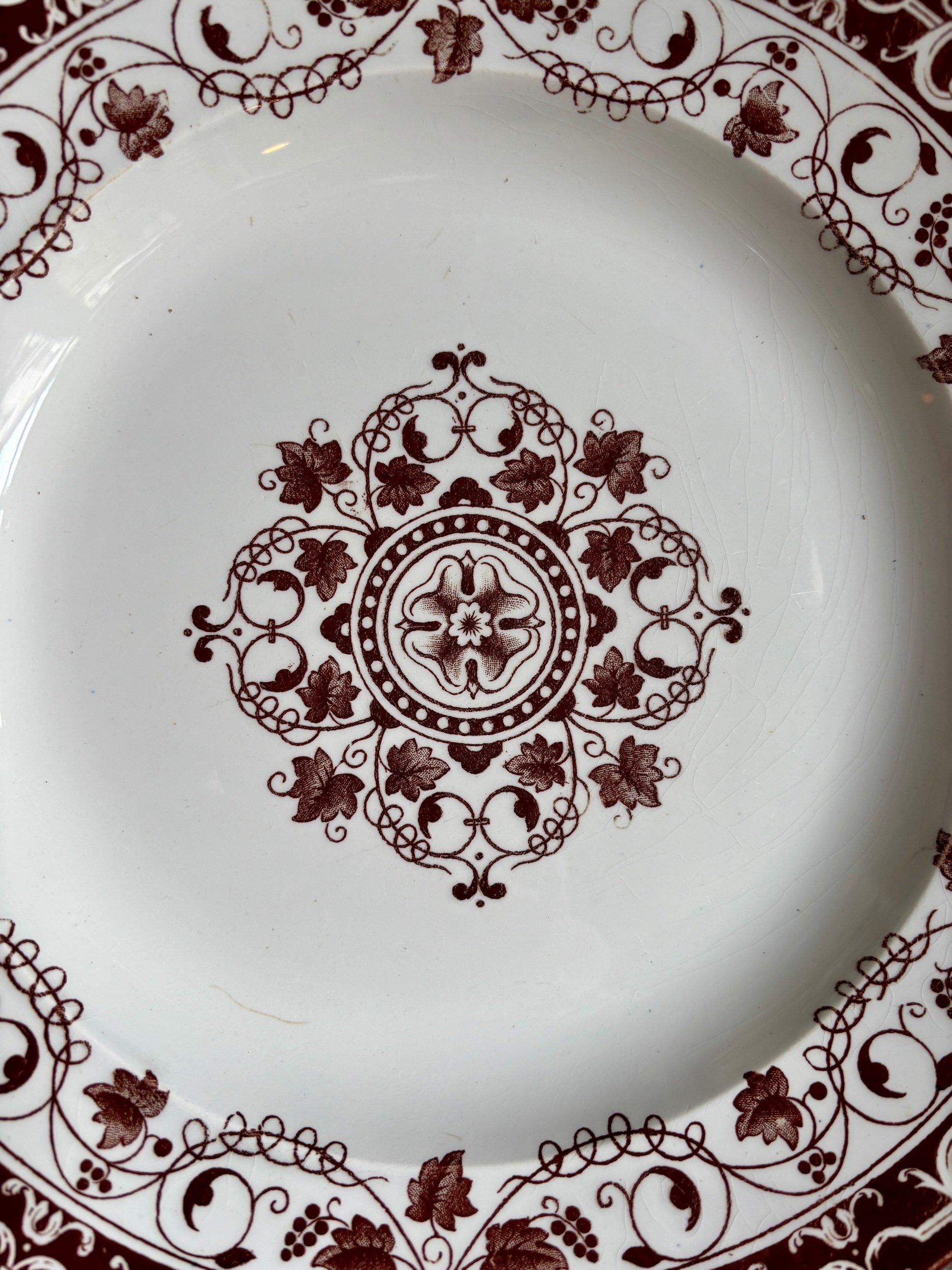 grand-plat-rond-jules-vieillard-bordeaux-terre-fer-marron-vaisselle-vintage-axs-design-paris-france