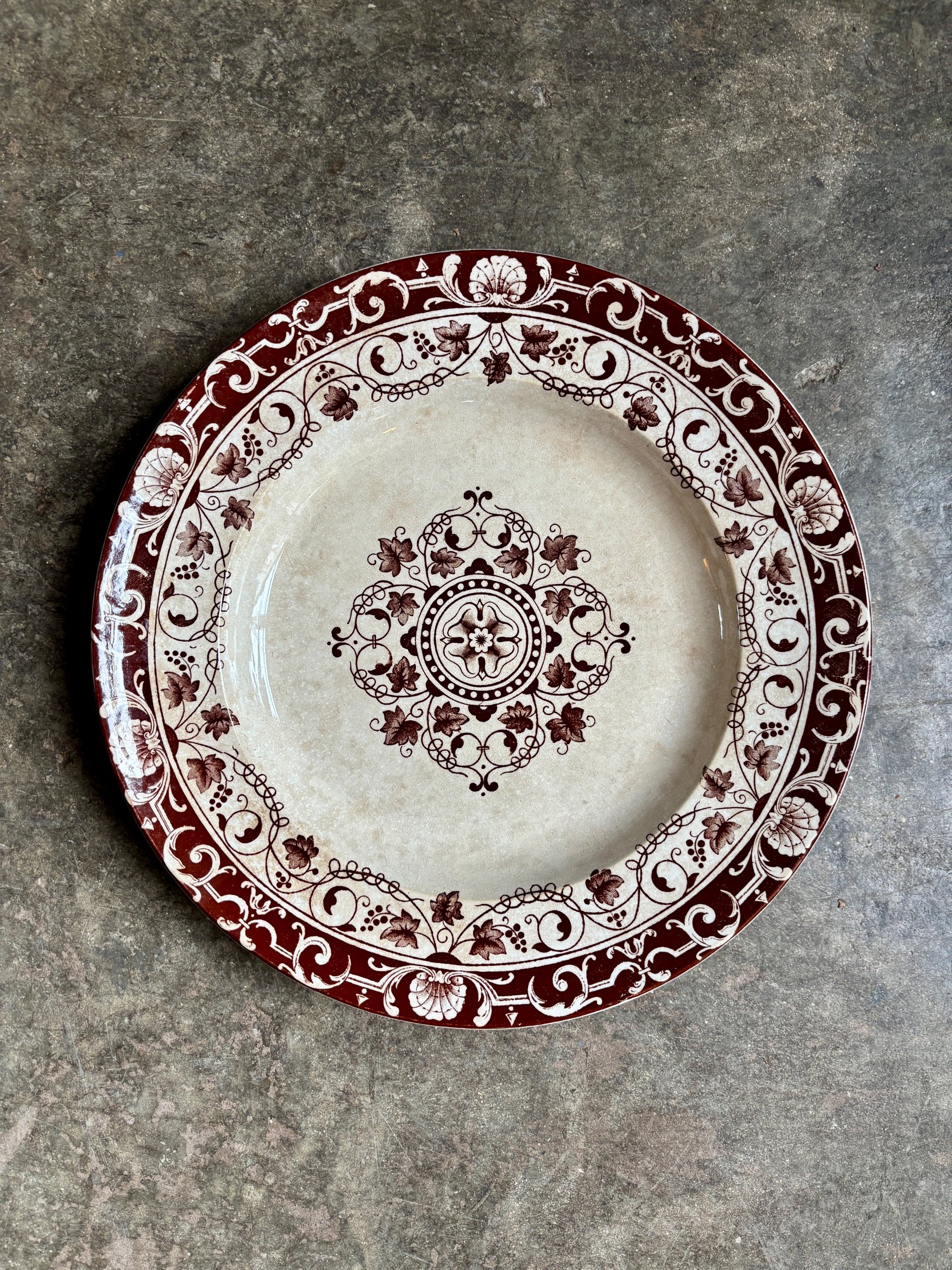 petit-plat-rond-jules-vieillard-bordeaux-terre-fer-marron-vaisselle-vintage-axs-design-paris-france