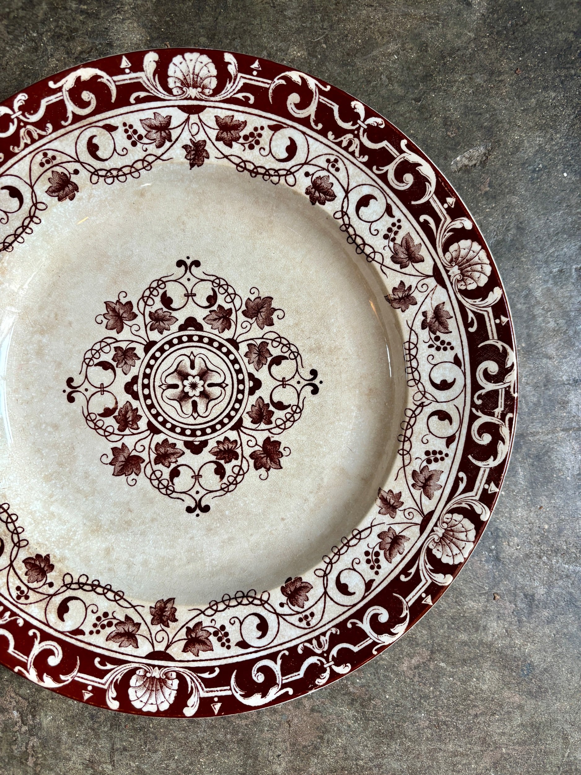 petit-plat-rond-jules-vieillard-bordeaux-terre-fer-marron-vaisselle-vintage-axs-design-paris-france