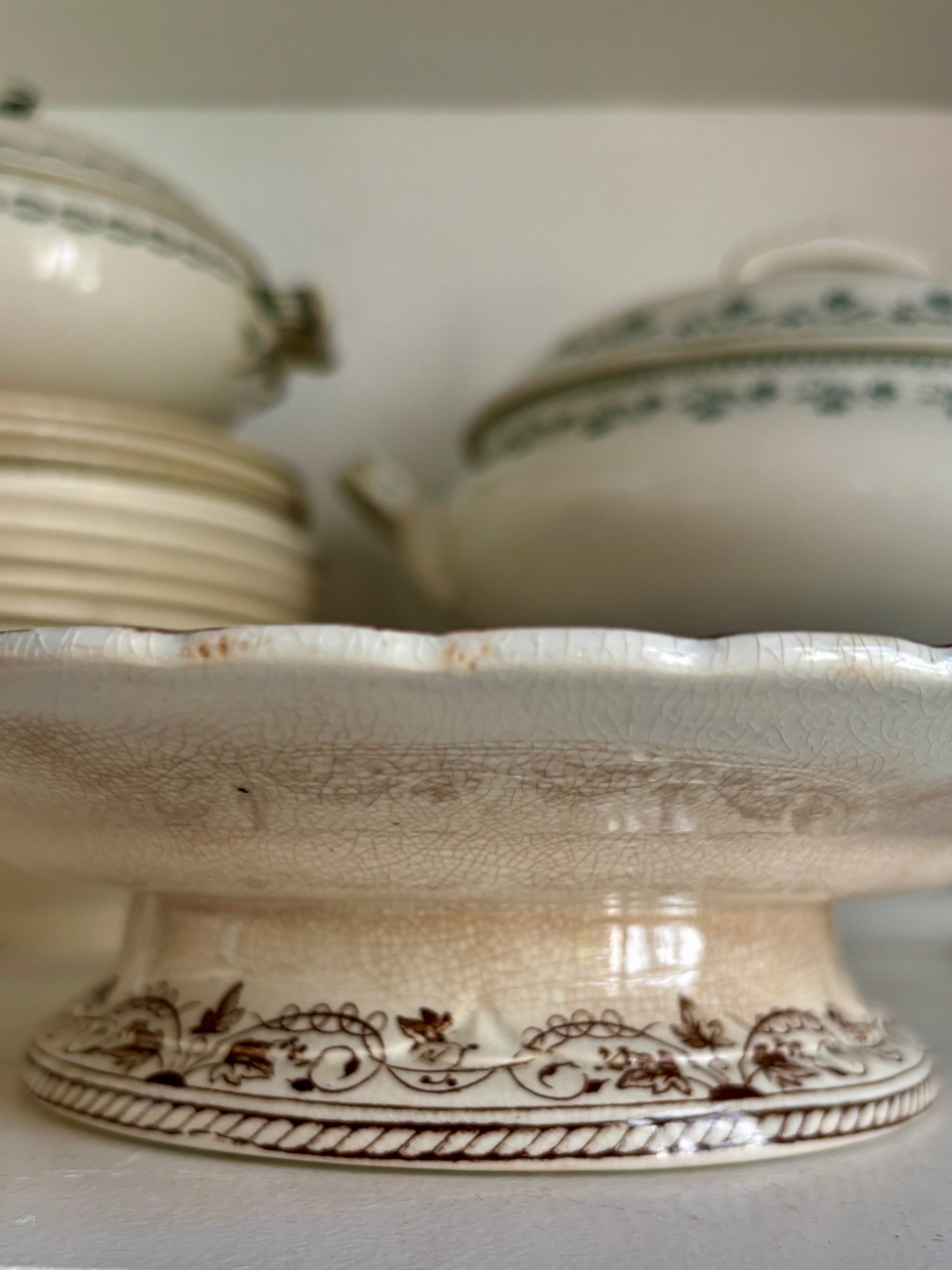 assiette-gateau-2-jules-vieillard-bordeaux-terre-fer-marron-vaisselle-vintage-axs-design-paris-france