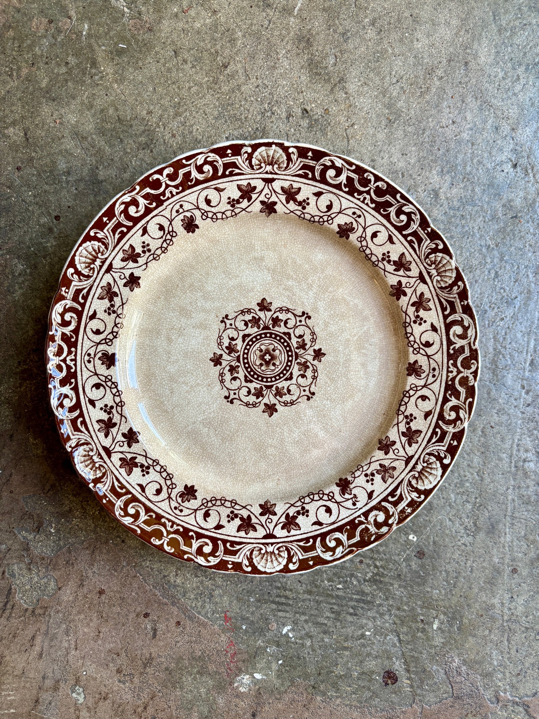 assiette-gateau-2-jules-vieillard-bordeaux-terre-fer-marron-vaisselle-vintage-axs-design-paris-france