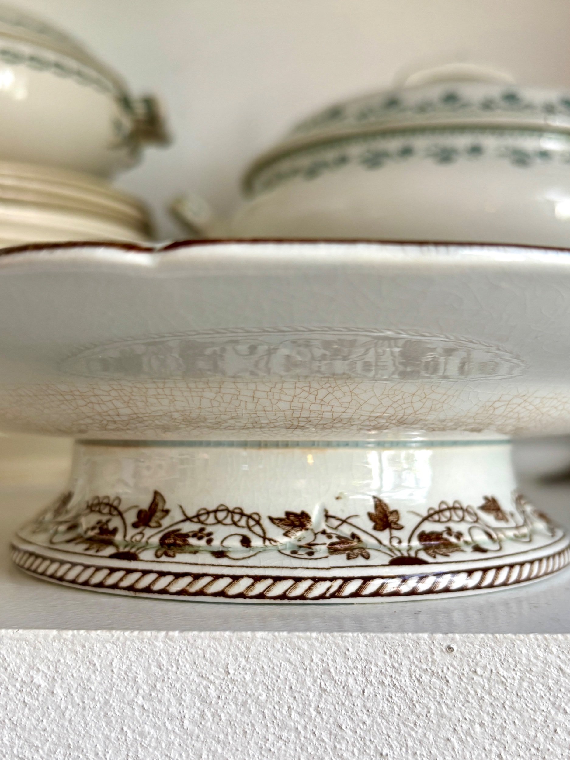 assiette-gateau-1-jules-vieillard-bordeaux-terre-fer-marron-vaisselle-vintage-axs-design-paris-france