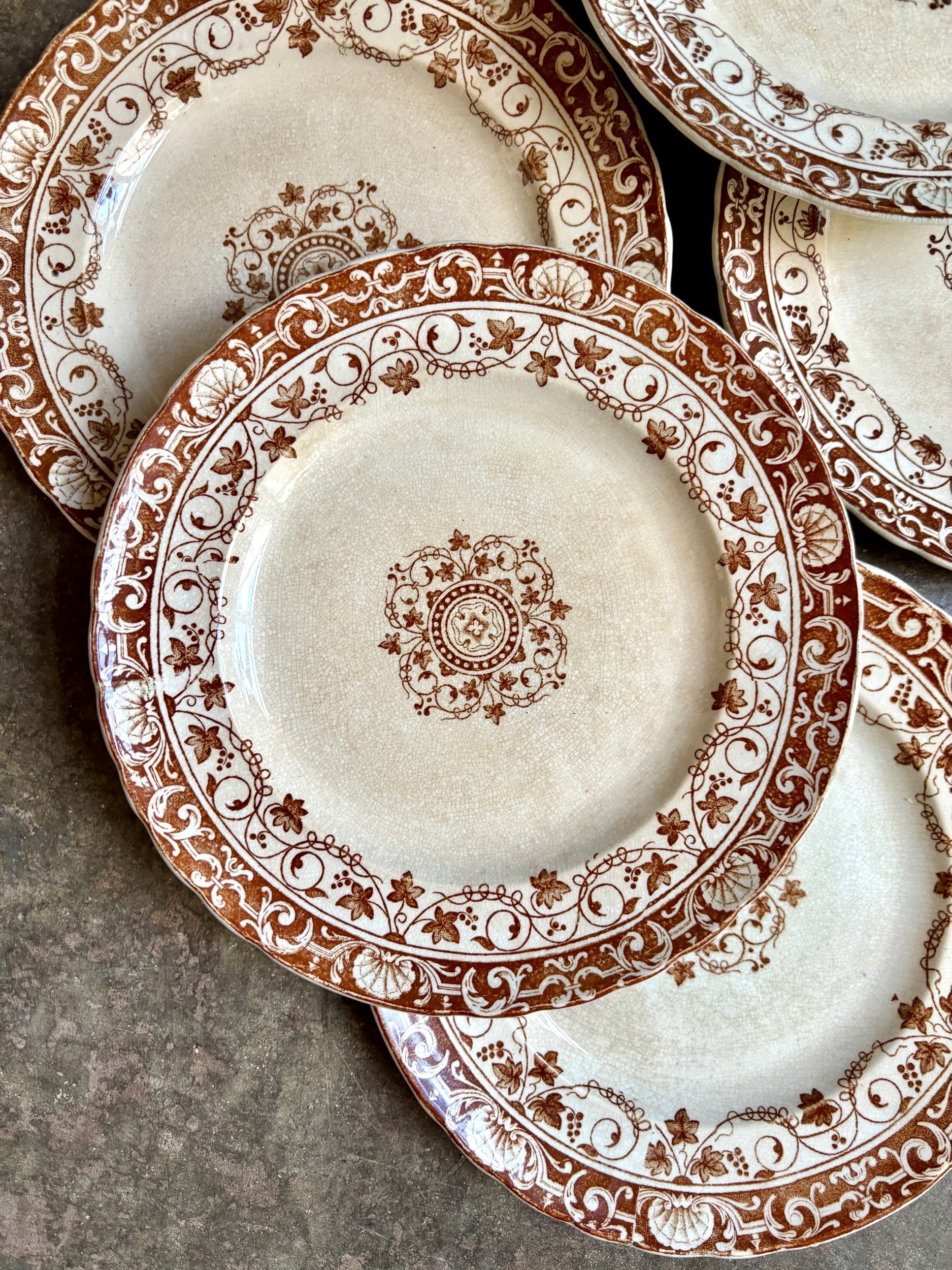 assiettes-entremet-jules-vieillard-bordeaux-terre-fer-marron-vaisselle-vintage-axs-design-paris-france