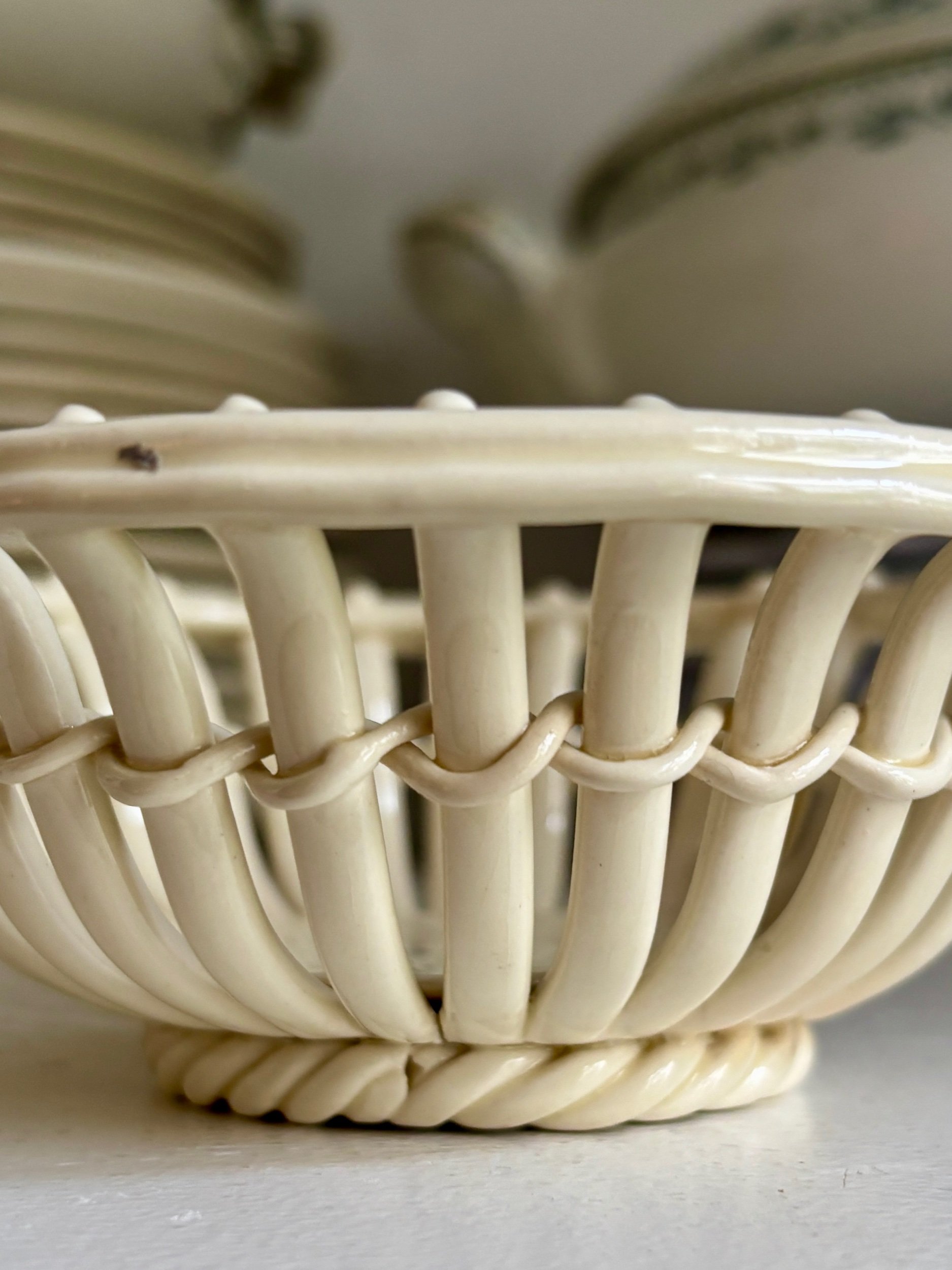 coupe-terre-de-fer-ajouree-wedgwood-art-table-vintage-classique-axs-design-paris-france