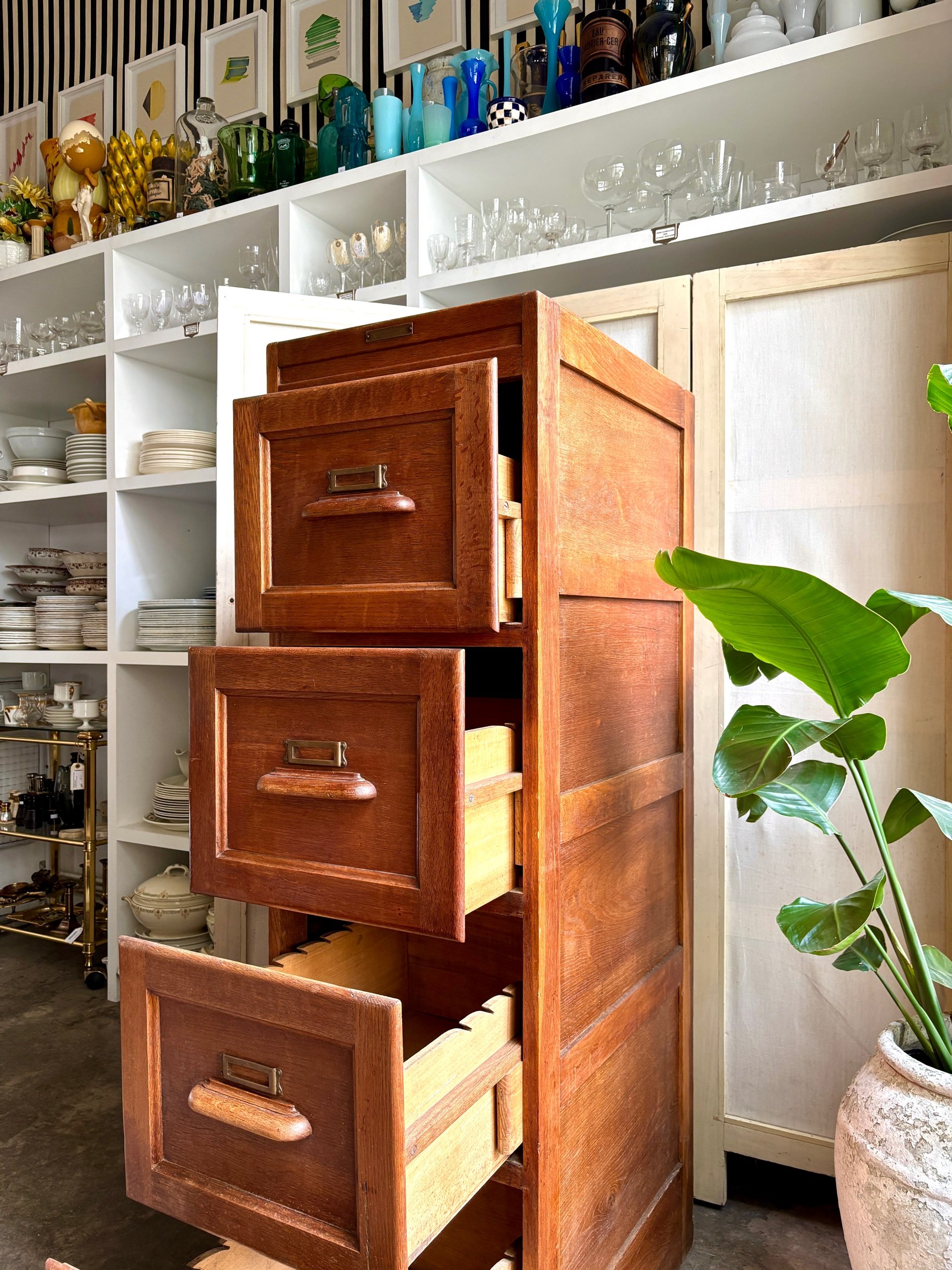 meuble-classeur-caisson-4-tiroirs-bois-fonce-rangement-decoration-vintage-axs-design-paris-france
