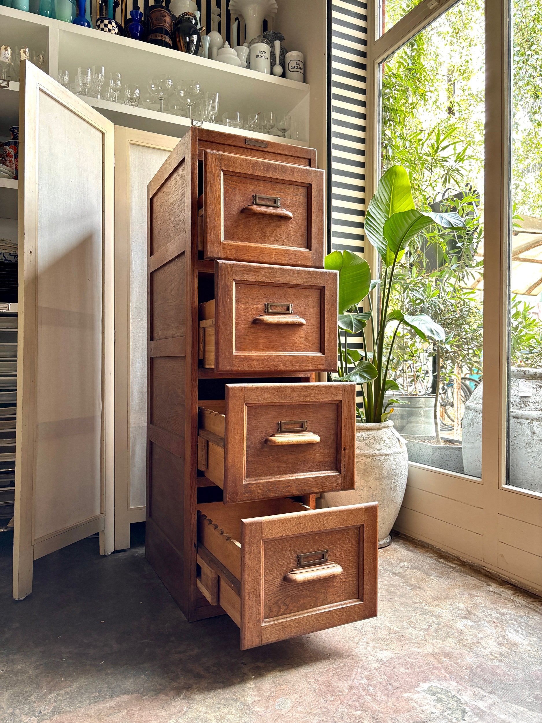 meuble-classeur-caisson-4-tiroirs-bois-fonce-rangement-decoration-vintage-axs-design-paris-france