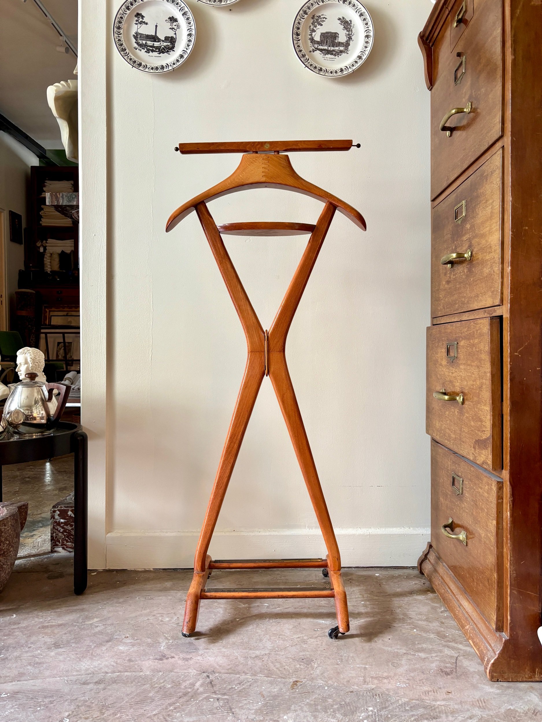 valet-chambre-bois-ico-parisi-fratelli-reguitti-1950-rangement-vintage-masterpiece-axs-design-paris-france