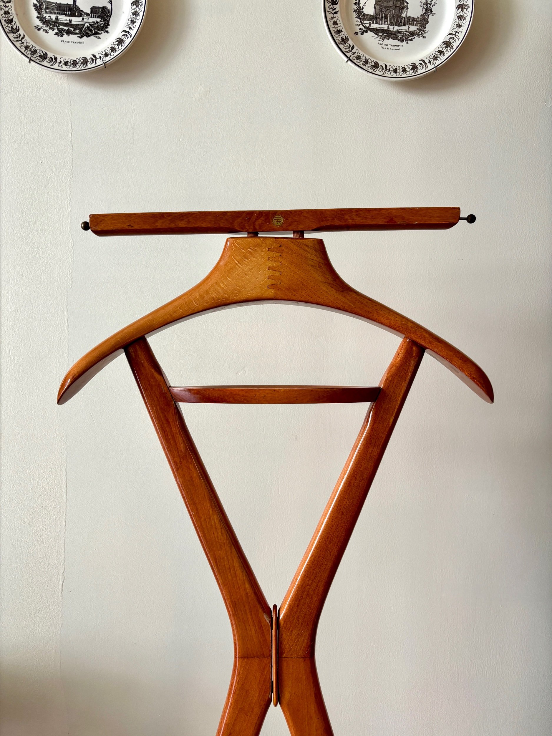 valet-chambre-bois-ico-parisi-fratelli-reguitti-1950-rangement-vintage-masterpiece-axs-design-paris-france