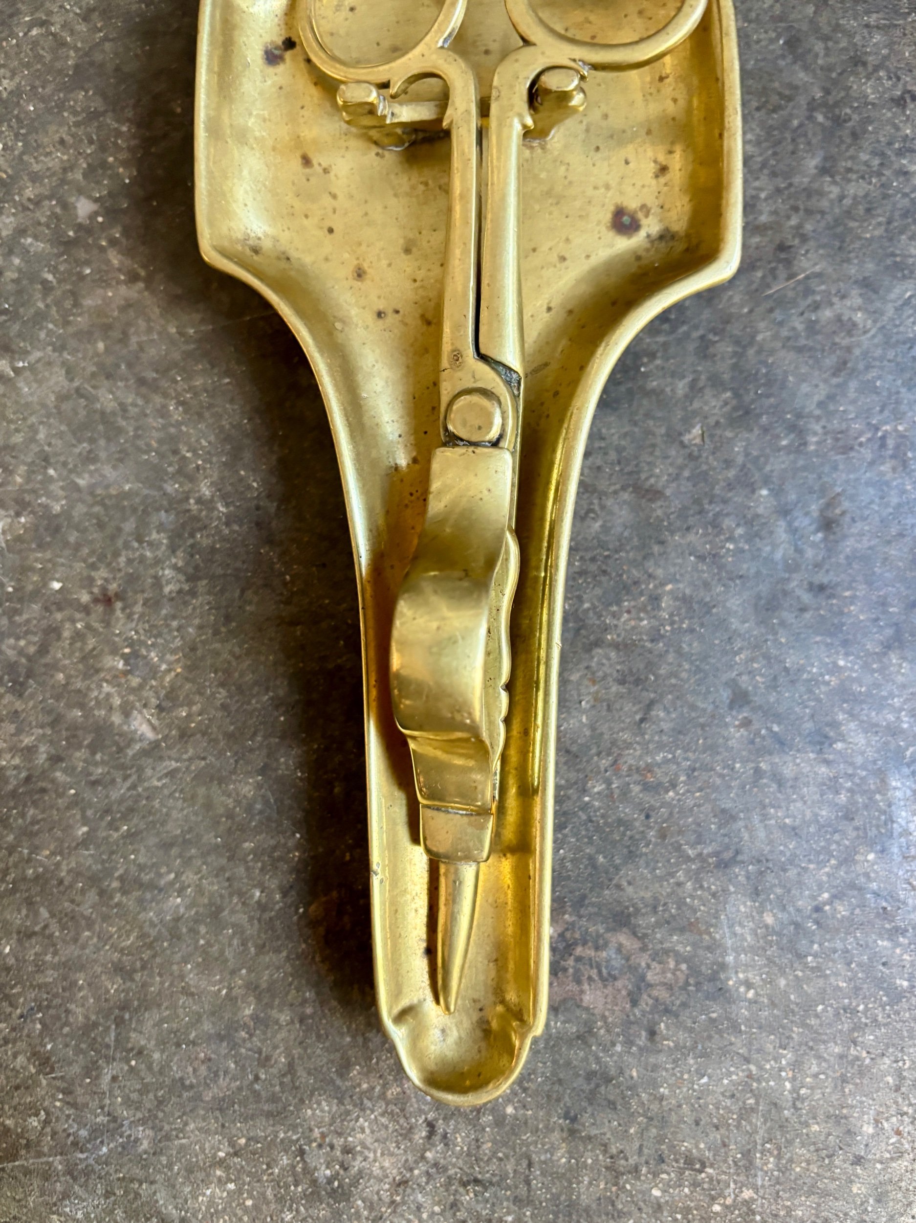 mouchette-1-ciseaux-bougie-laiton-decoration-classique-vintage-axs-design-paris-france