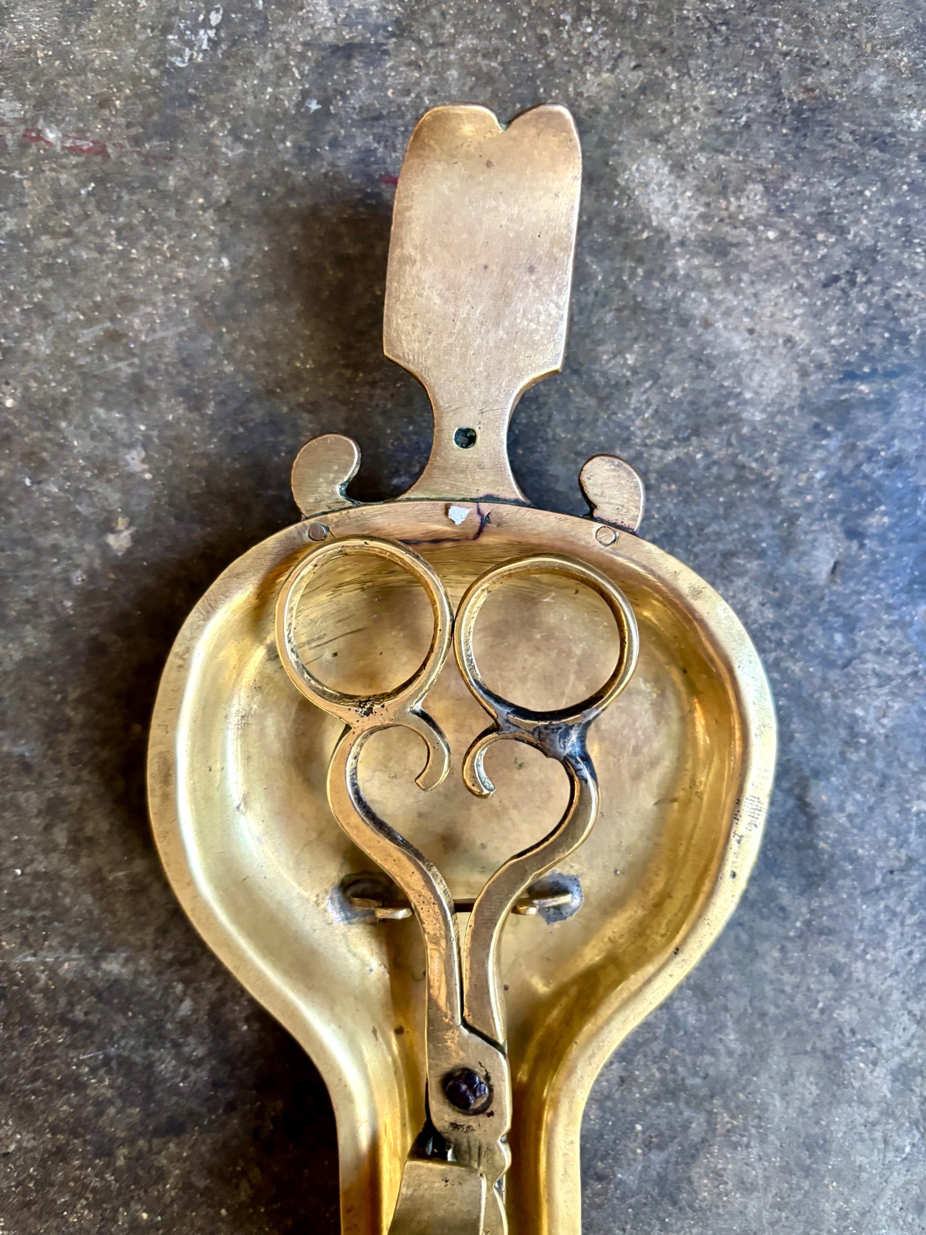 mouchette-2-ciseaux-bougie-laiton-decoration-classique-vintage-axs-design-paris-france
