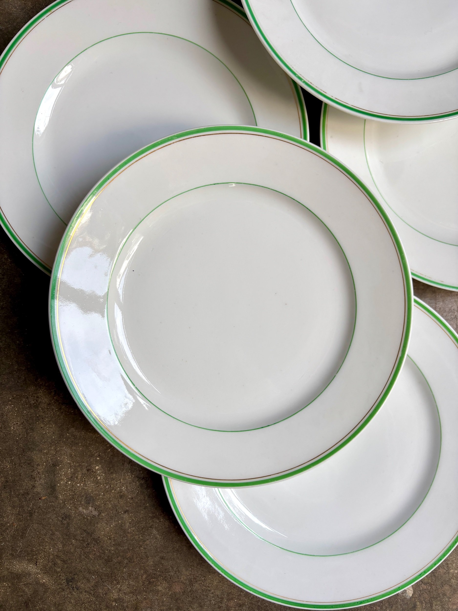6 assiettes plates Ed. Honoré en porcelaine vert d’eau et dorée