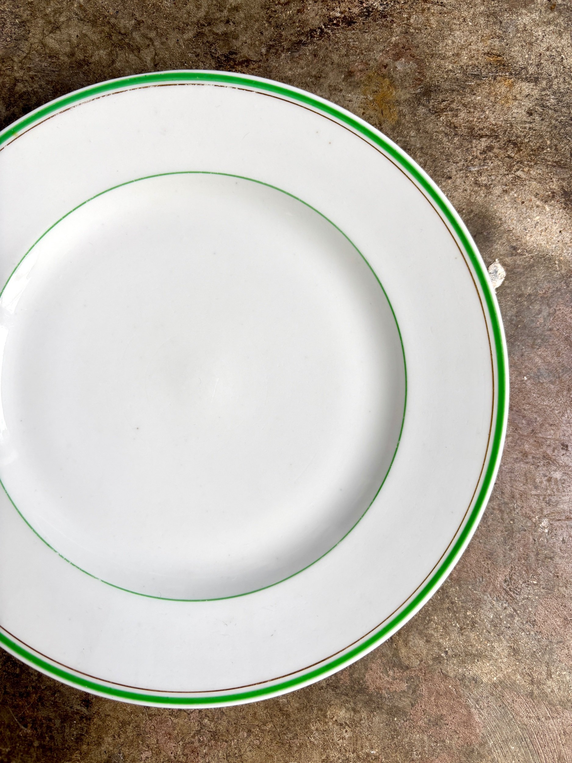 Assiette plate Ed. Honoré en porcelaine vert d’eau et dorée