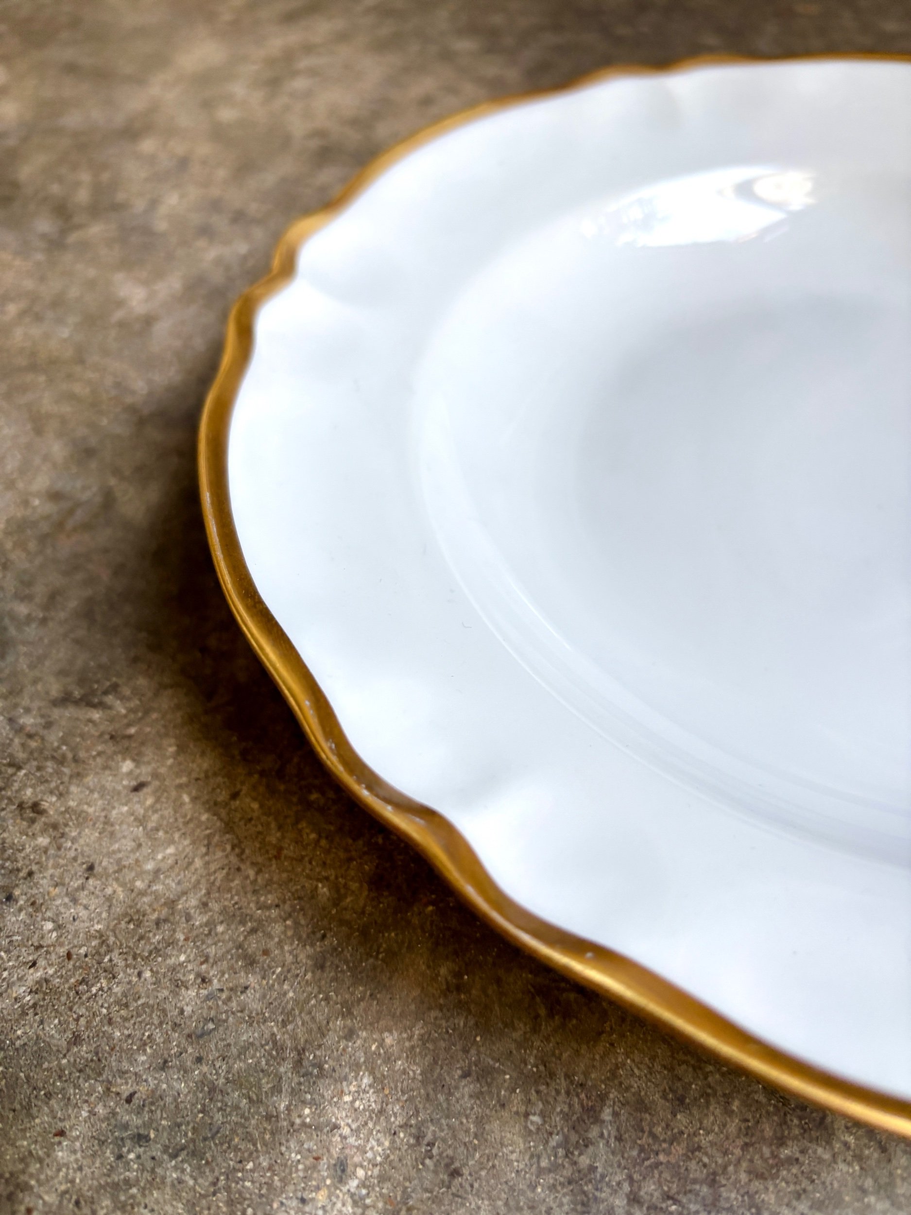 assiette-creuse-porcelaine-limoges-blanc-dore-vaisselle-vintage-axs-design-paris-france