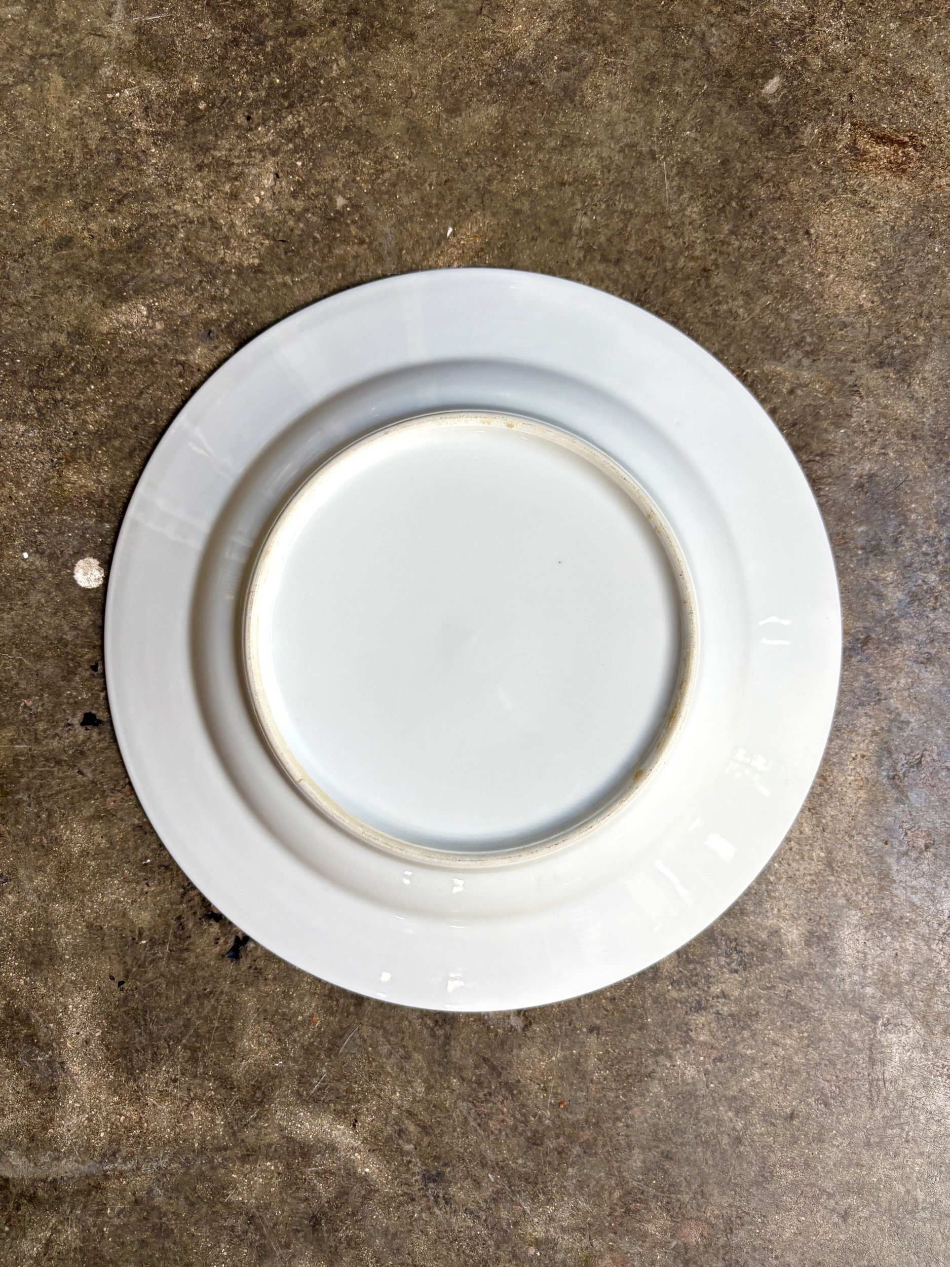 assiette-creuse-porcelaine-paris-monogramme-blanc-dore-vaisselle-vintage-axs-design-paris-france