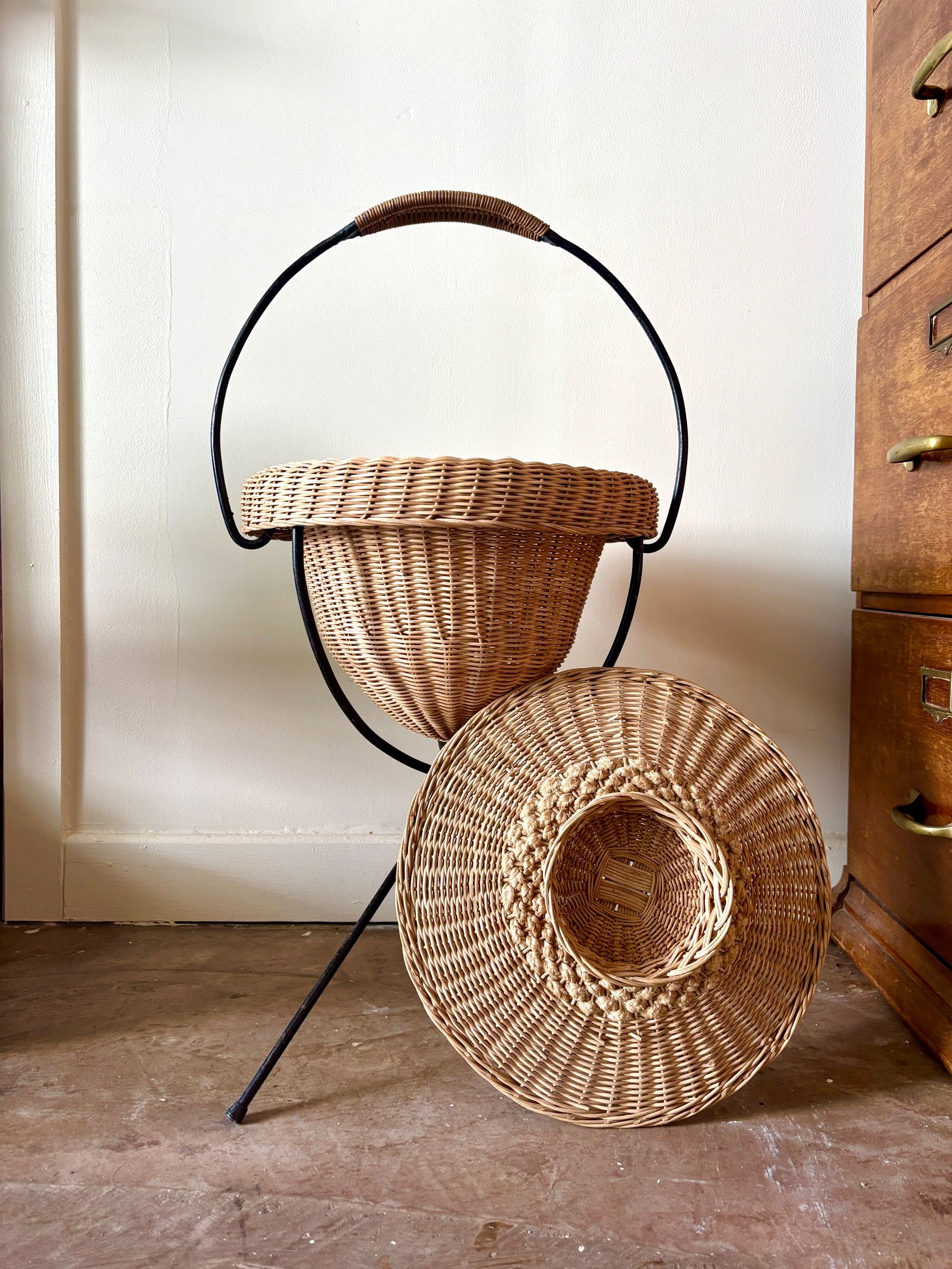 travailleuse-osier-tresse-corde-metal-noir-meuble-rangement-vintage-axs-design-paris-france