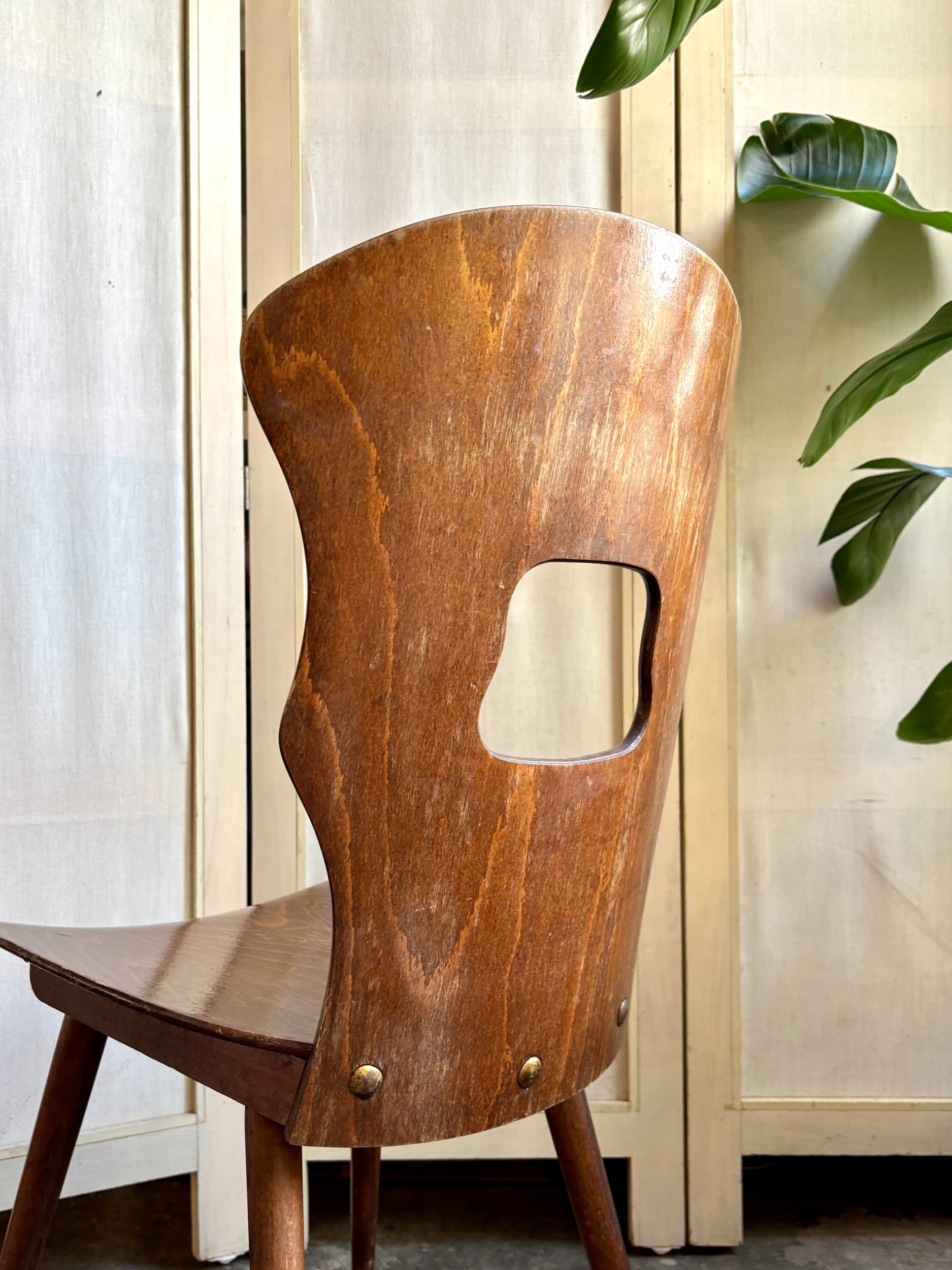 chaise-bistrot-baumann-gentiane-bois-fonce-assise-vintage-axs-design-paris-france