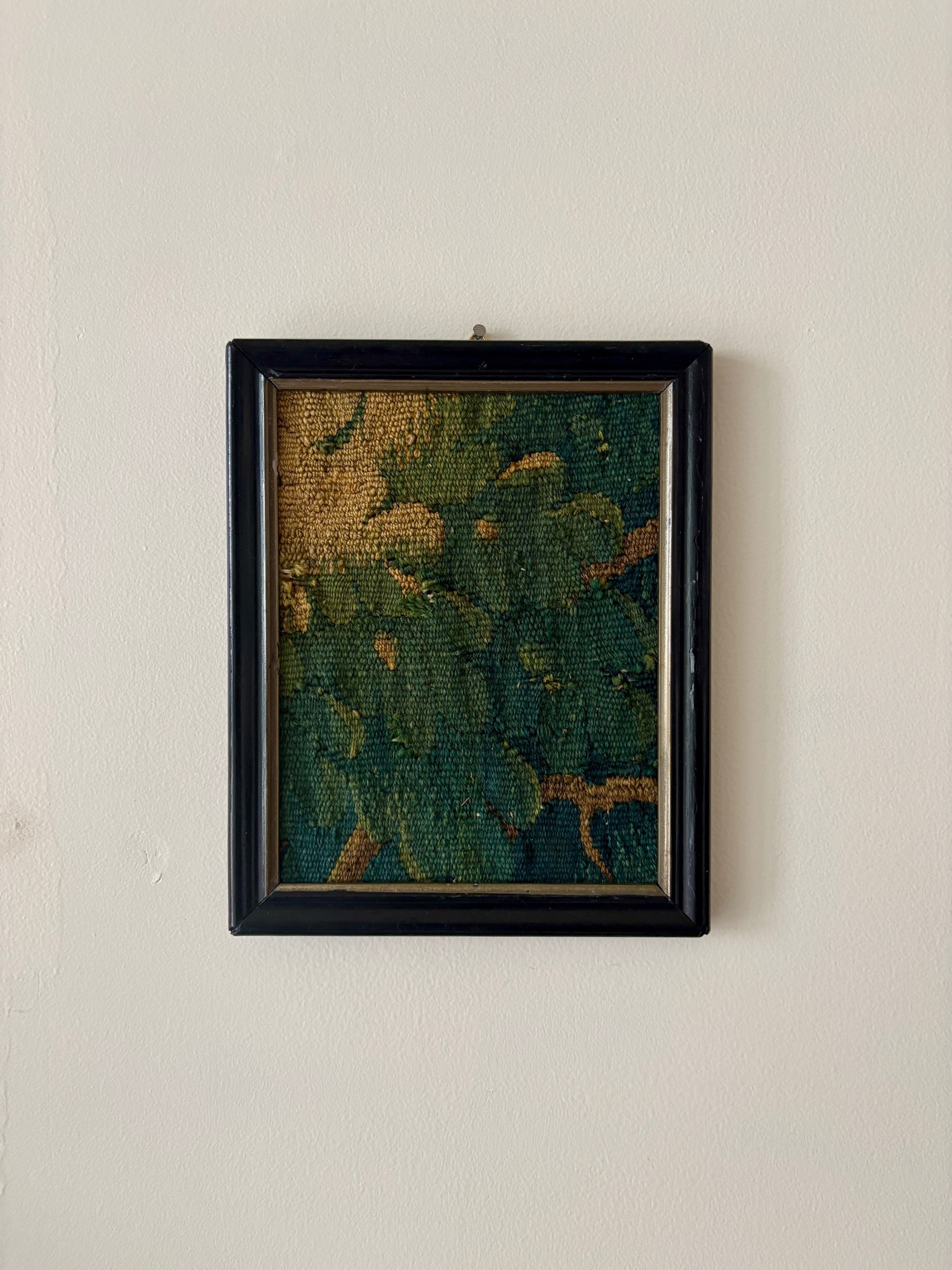 cadre-napoleon-iii-bois-noir-dore-tapisserie-aubusson-vert-beige-antique-decoration-axs-design-paris-france