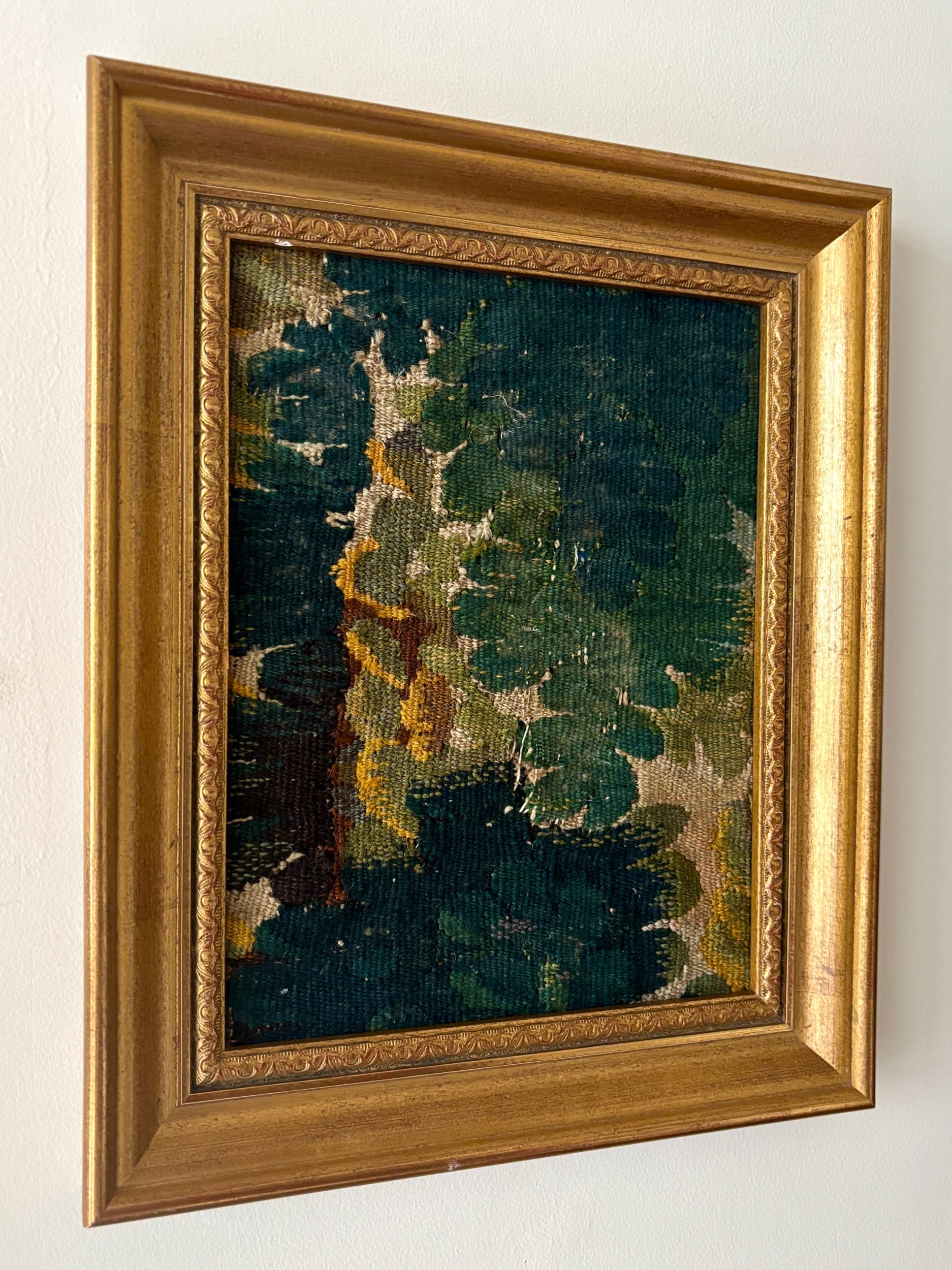 cadre-bois-stuc-moulure-dore-tapisserie-aubusson-vert-beige-antique-decoration-axs-design-paris-france