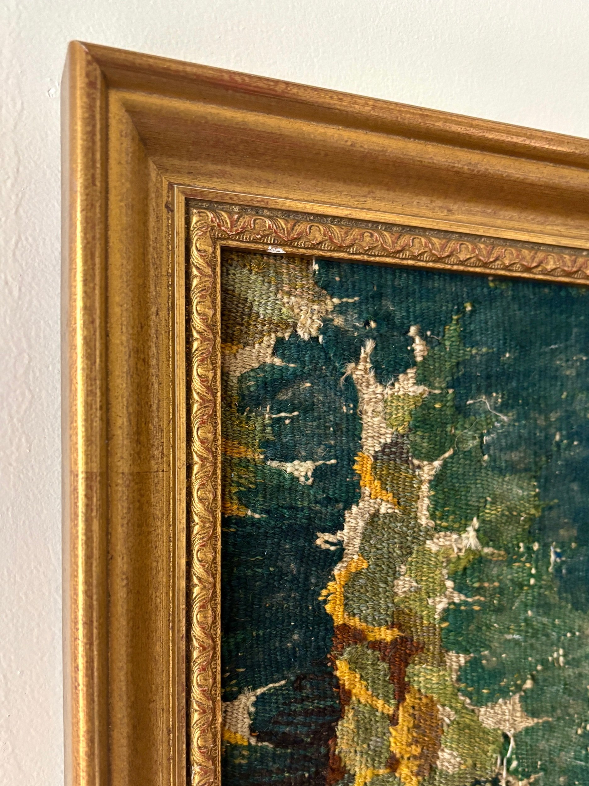 cadre-bois-stuc-moulure-dore-tapisserie-aubusson-vert-beige-antique-decoration-axs-design-paris-france