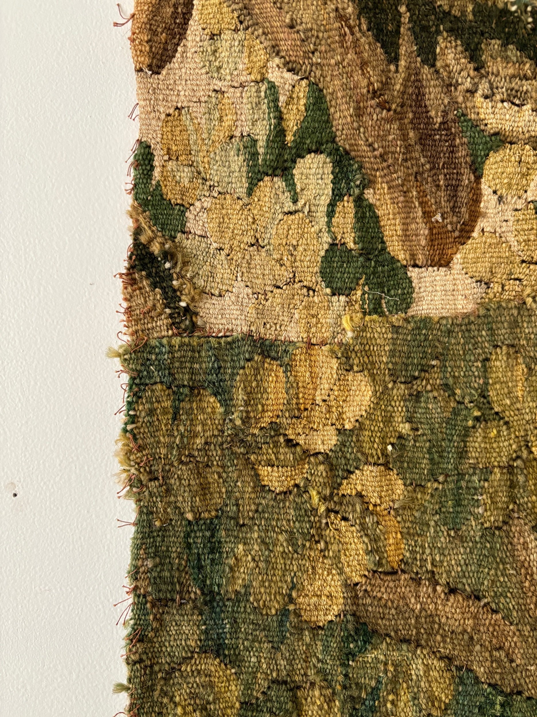 tenture-tapisserie-aubusson-vert-beige-antique-decoration-axs-design-paris-france