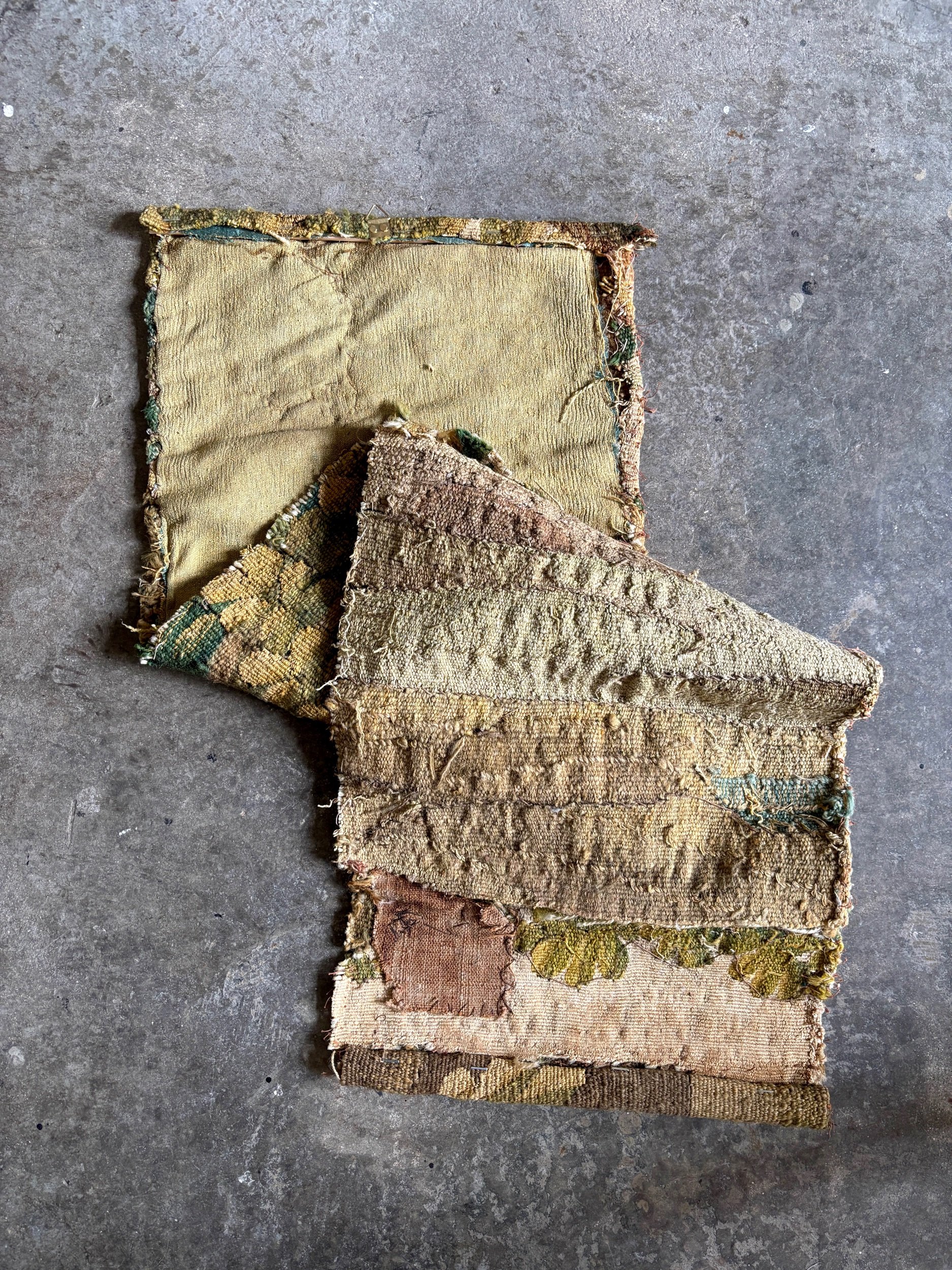tenture-tapisserie-aubusson-vert-beige-antique-decoration-axs-design-paris-france