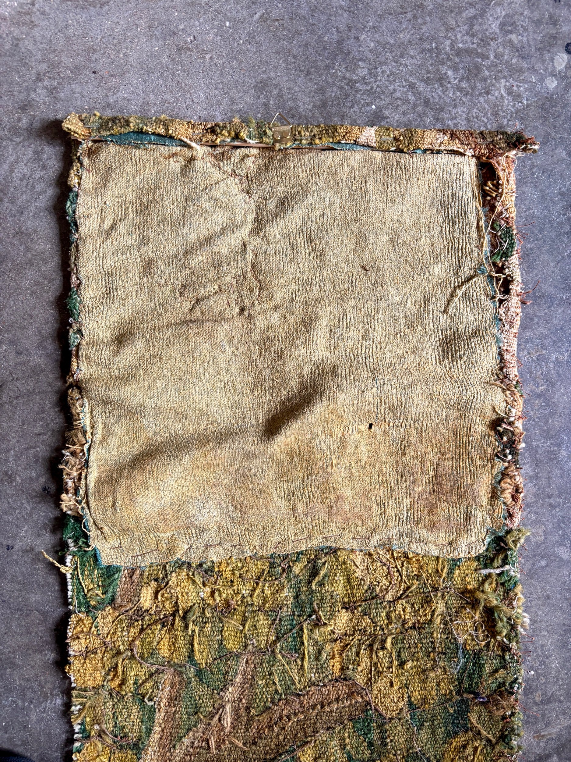 tenture-tapisserie-aubusson-vert-beige-antique-decoration-axs-design-paris-france