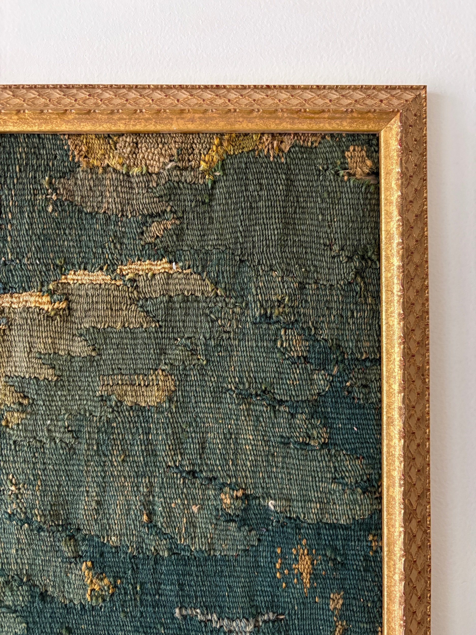 cadre-moulure-dore-tapisserie-aubusson-7-vert-beige-antique-decoration-axs-design-paris-france