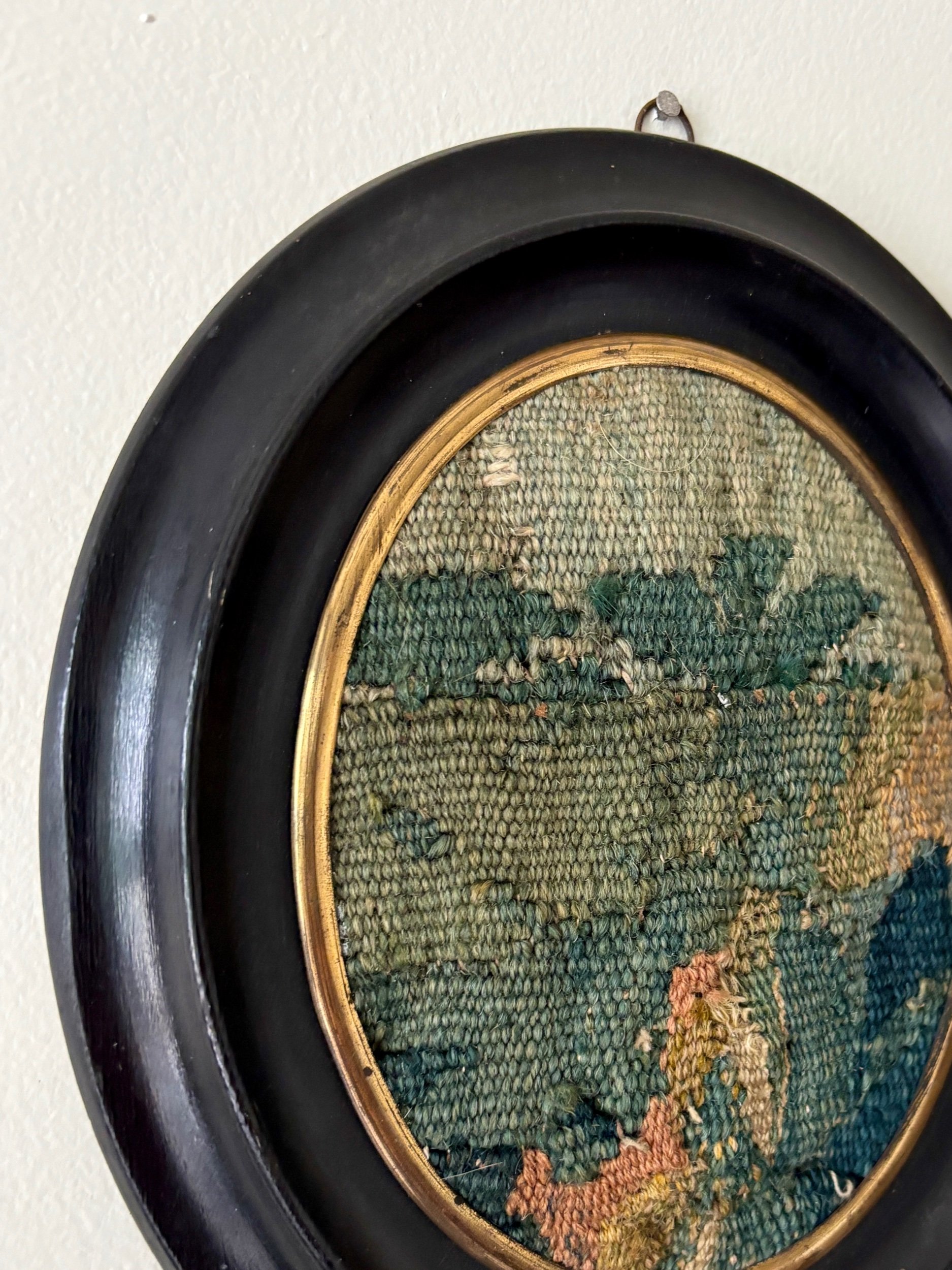 cadre-ovale-napoleon-iii-bois-noir-dore-tapisserie-aubusson-vert-beige-antique-decoration-axs-design-paris-france