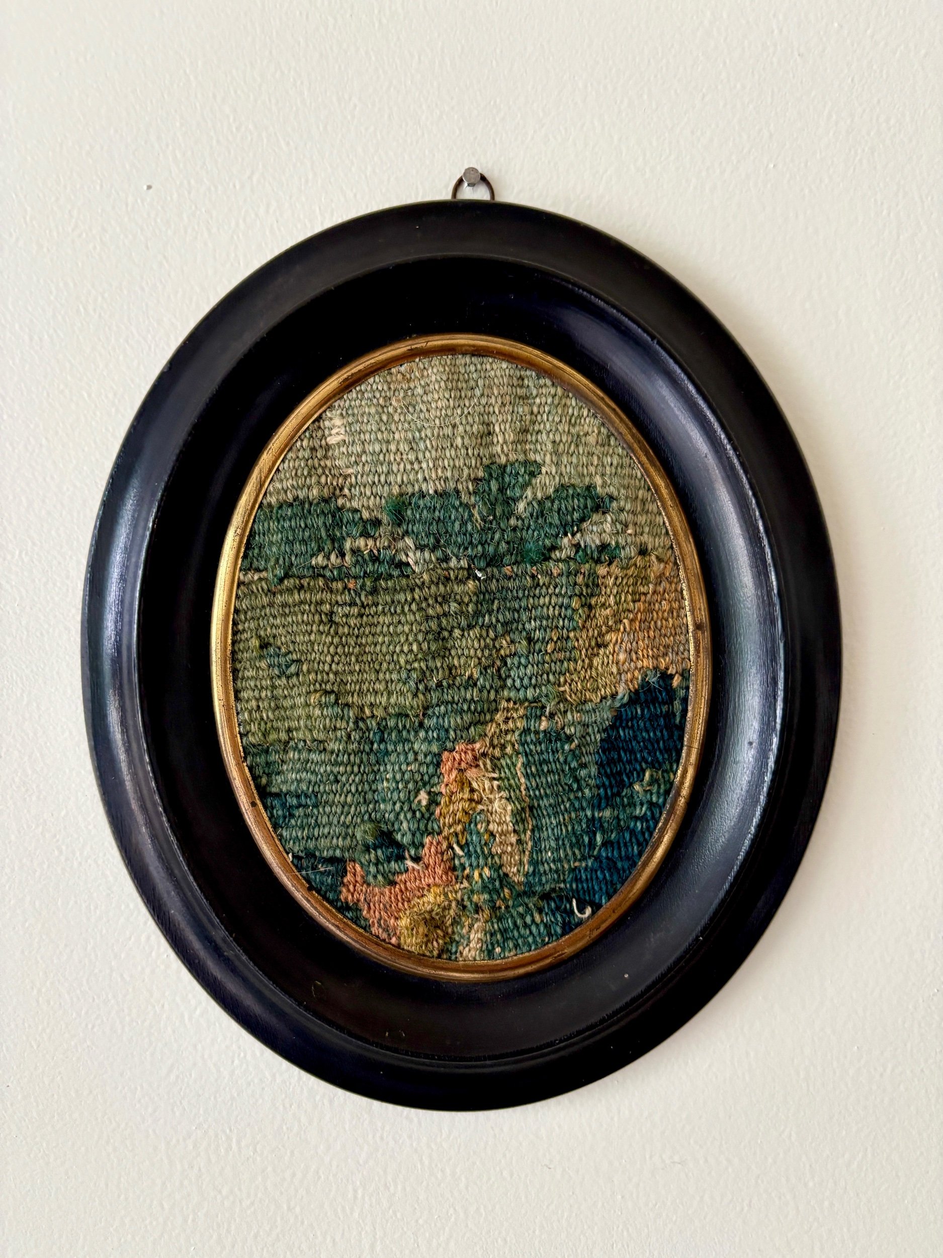 cadre-ovale-napoleon-iii-bois-noir-dore-tapisserie-aubusson-vert-beige-antique-decoration-axs-design-paris-france