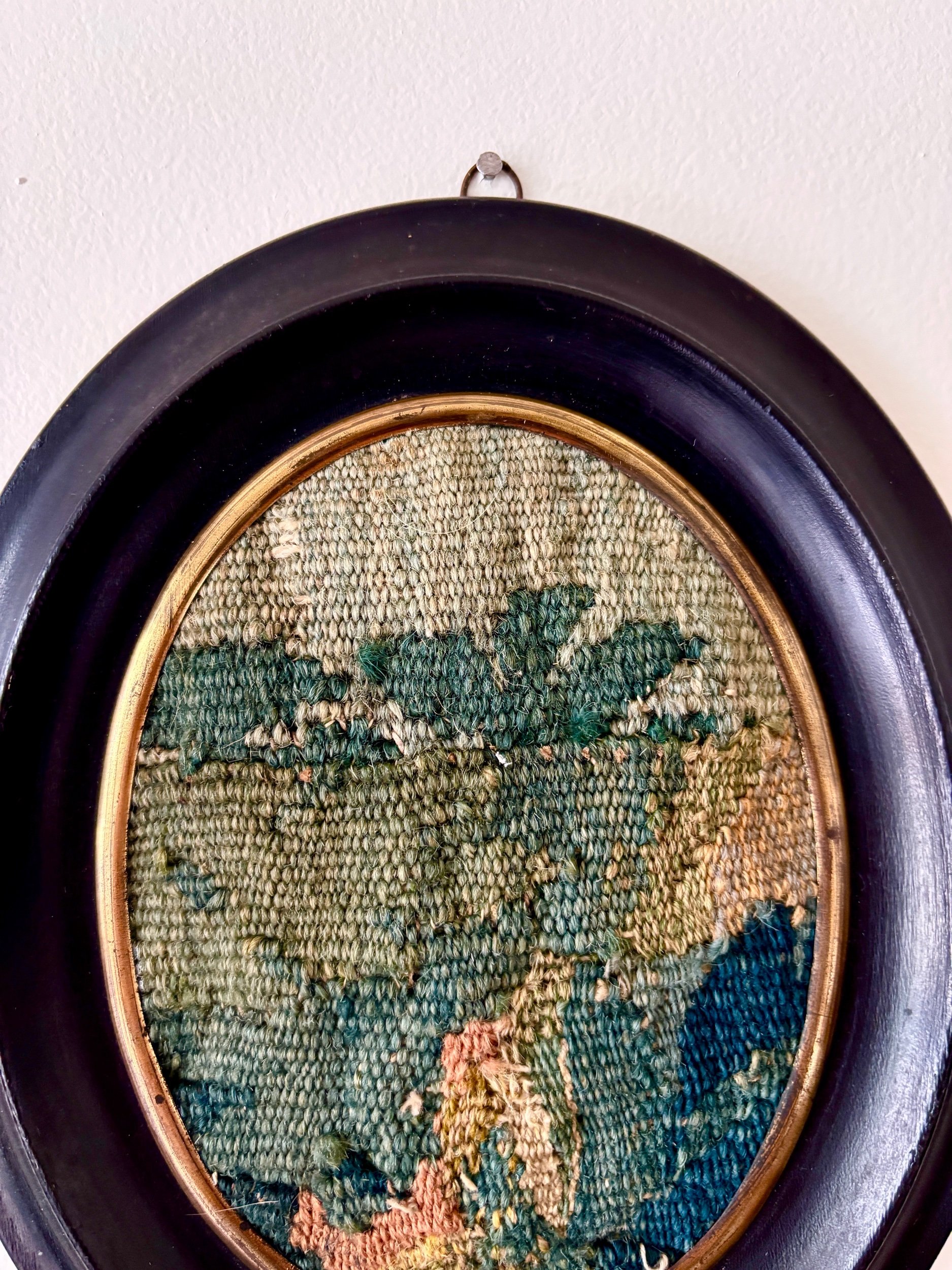 cadre-ovale-napoleon-iii-bois-noir-dore-tapisserie-aubusson-vert-beige-antique-decoration-axs-design-paris-france
