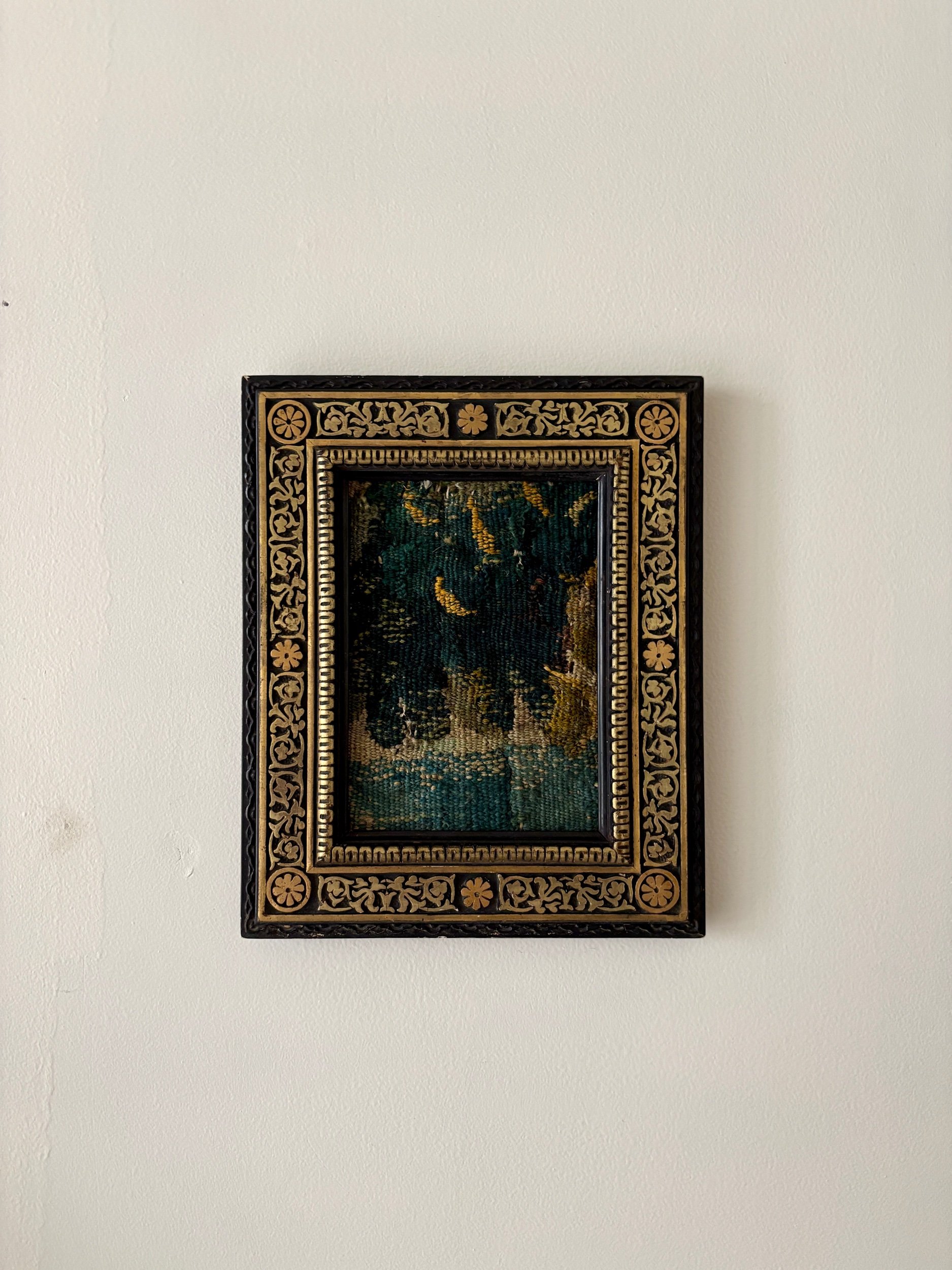 cadre-napoleon-iii-bois-noir-dore-tapisserie-aubusson-9-vert-beige-antique-decoration-axs-design-paris-france