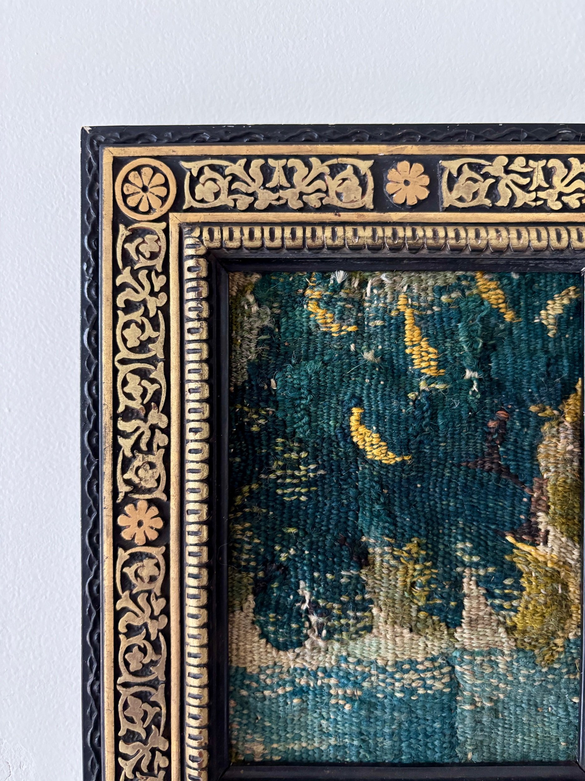 cadre-napoleon-iii-bois-noir-dore-tapisserie-aubusson-9-vert-beige-antique-decoration-axs-design-paris-france