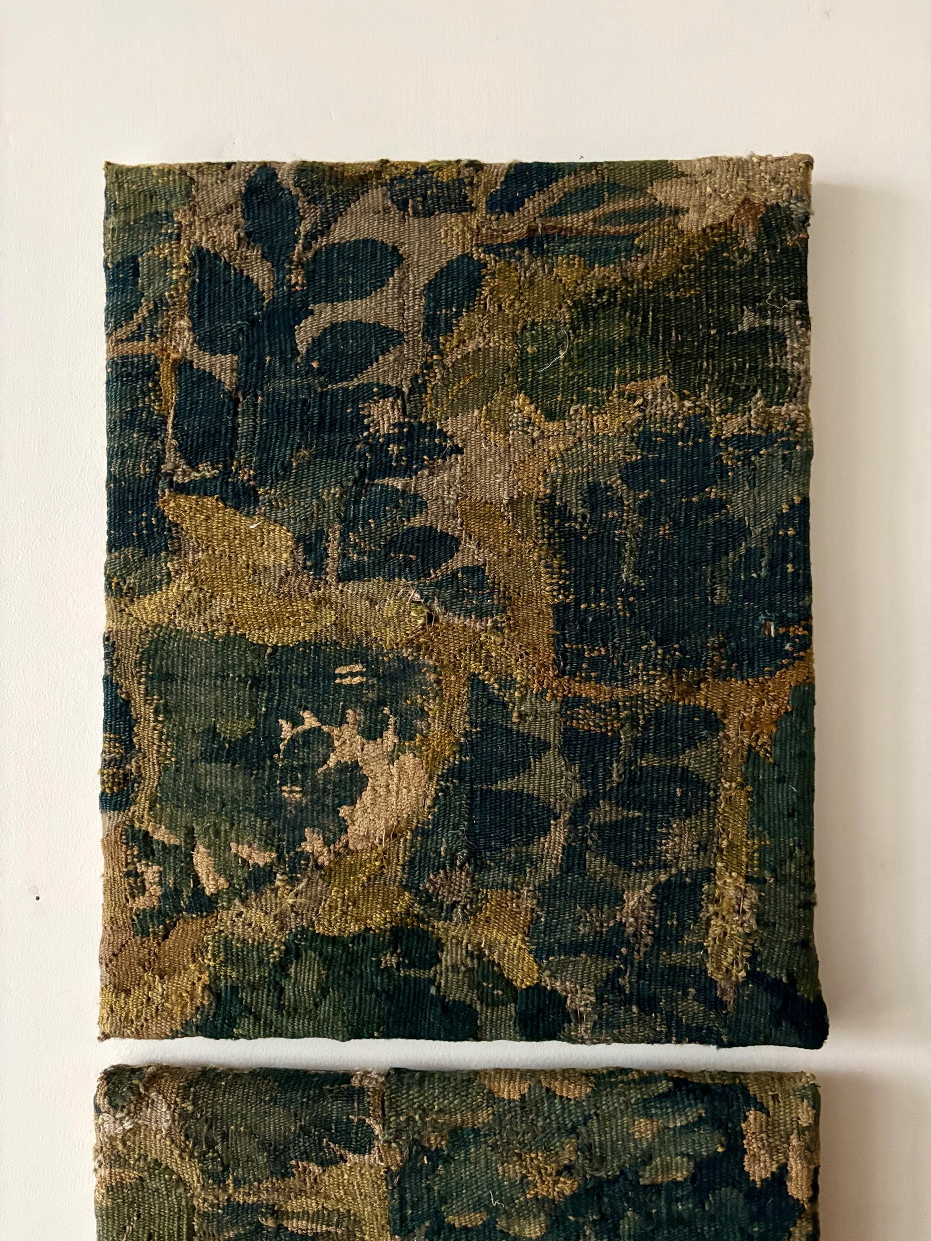 diptyque-tapisserie-aubusson-vert-beige-antique-decoration-axs-design-paris-france
