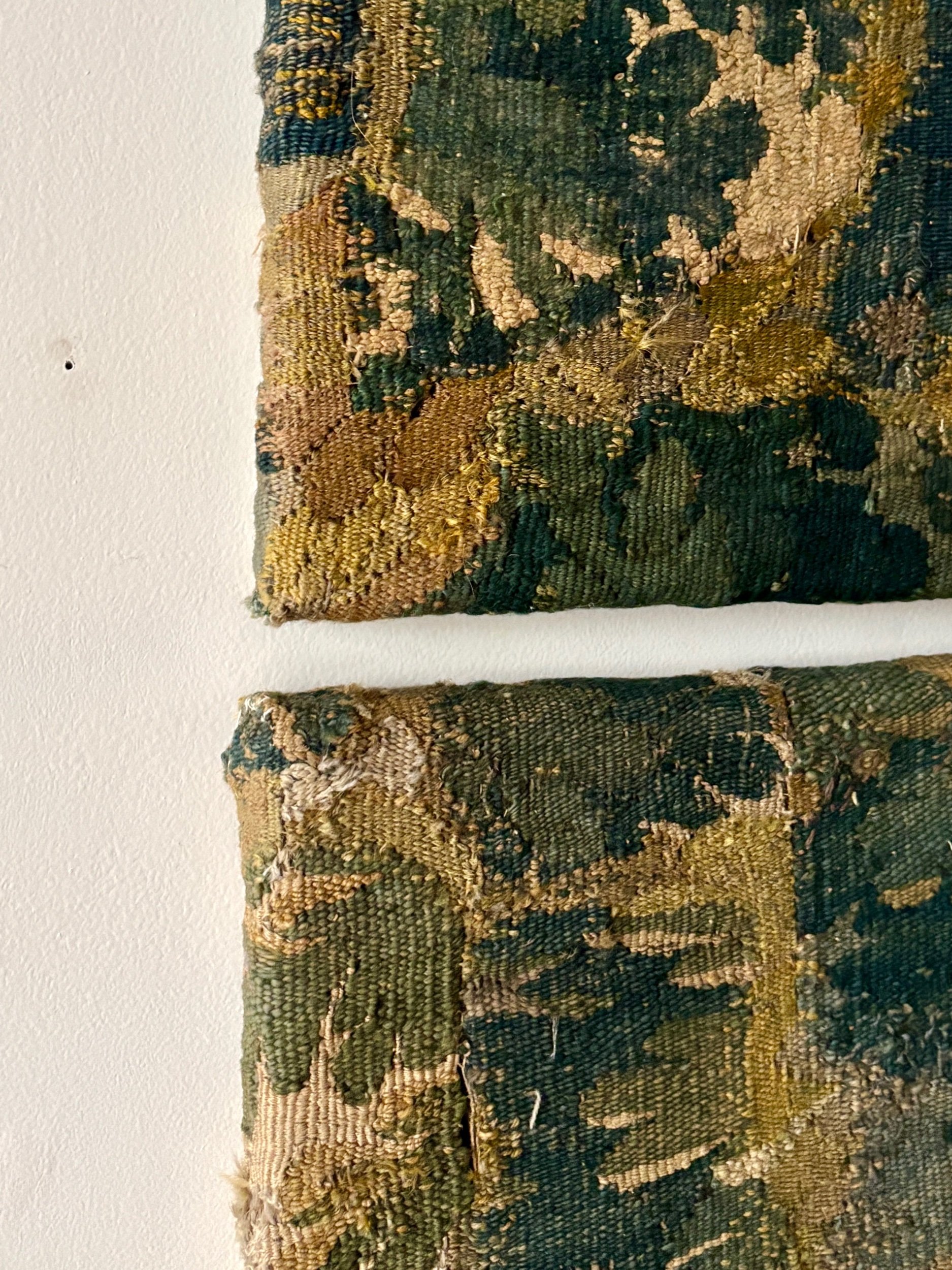 diptyque-tapisserie-aubusson-vert-beige-antique-decoration-axs-design-paris-france