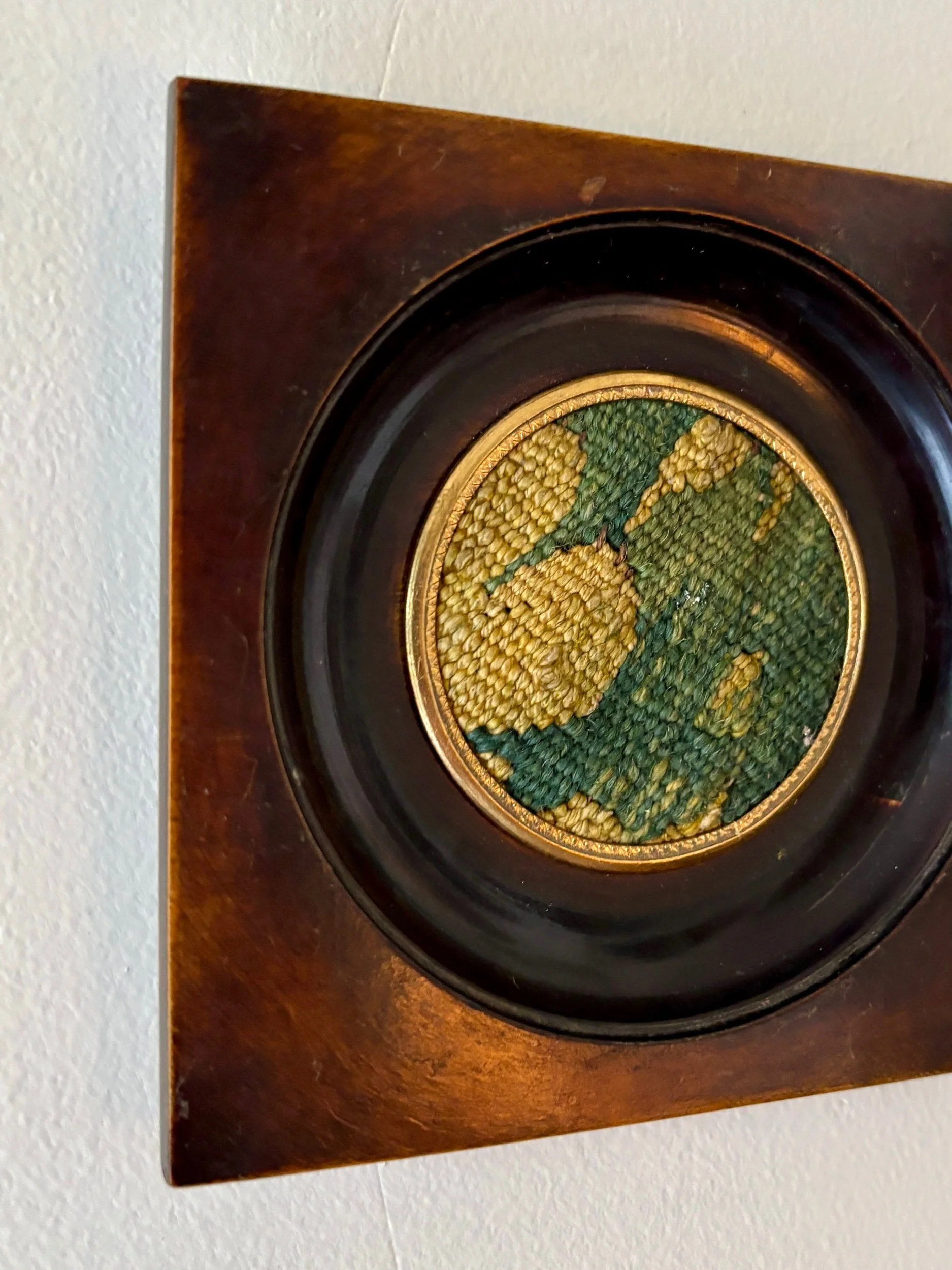 cadre-napoleon-iii-bois-fonce-laiton-dore-tapisserie-aubusson-13-vert-beige-antique-decoration-axs-design-paris-france