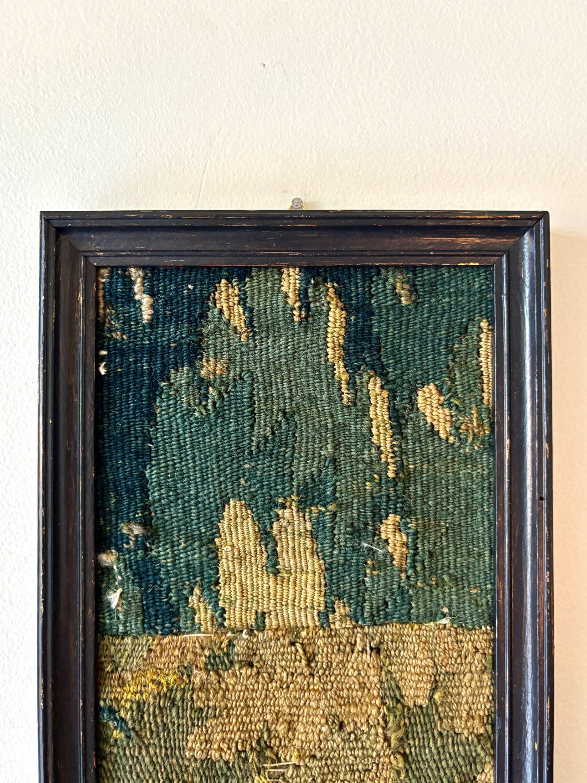 cadre-bois-moulure-noir-dore-tapisserie-aubusson-16-vert-beige-antique-decoration-axs-design-paris-france