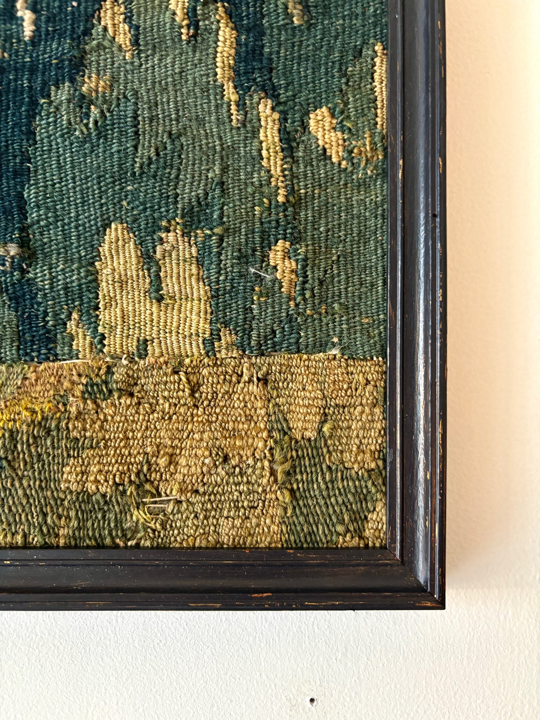 cadre-bois-moulure-noir-dore-tapisserie-aubusson-16-vert-beige-antique-decoration-axs-design-paris-france