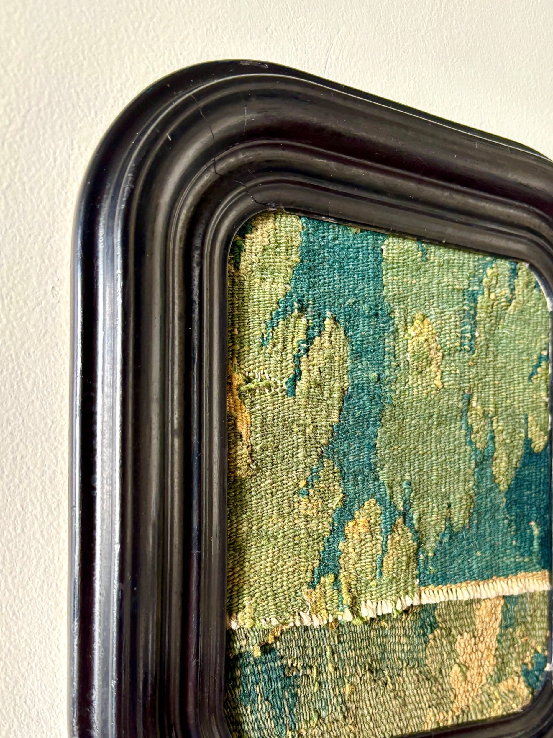 cadre-bois-moulure-noir-17-tapisserie-aubusson-vert-beige-antique-decoration-axs-design-paris-france