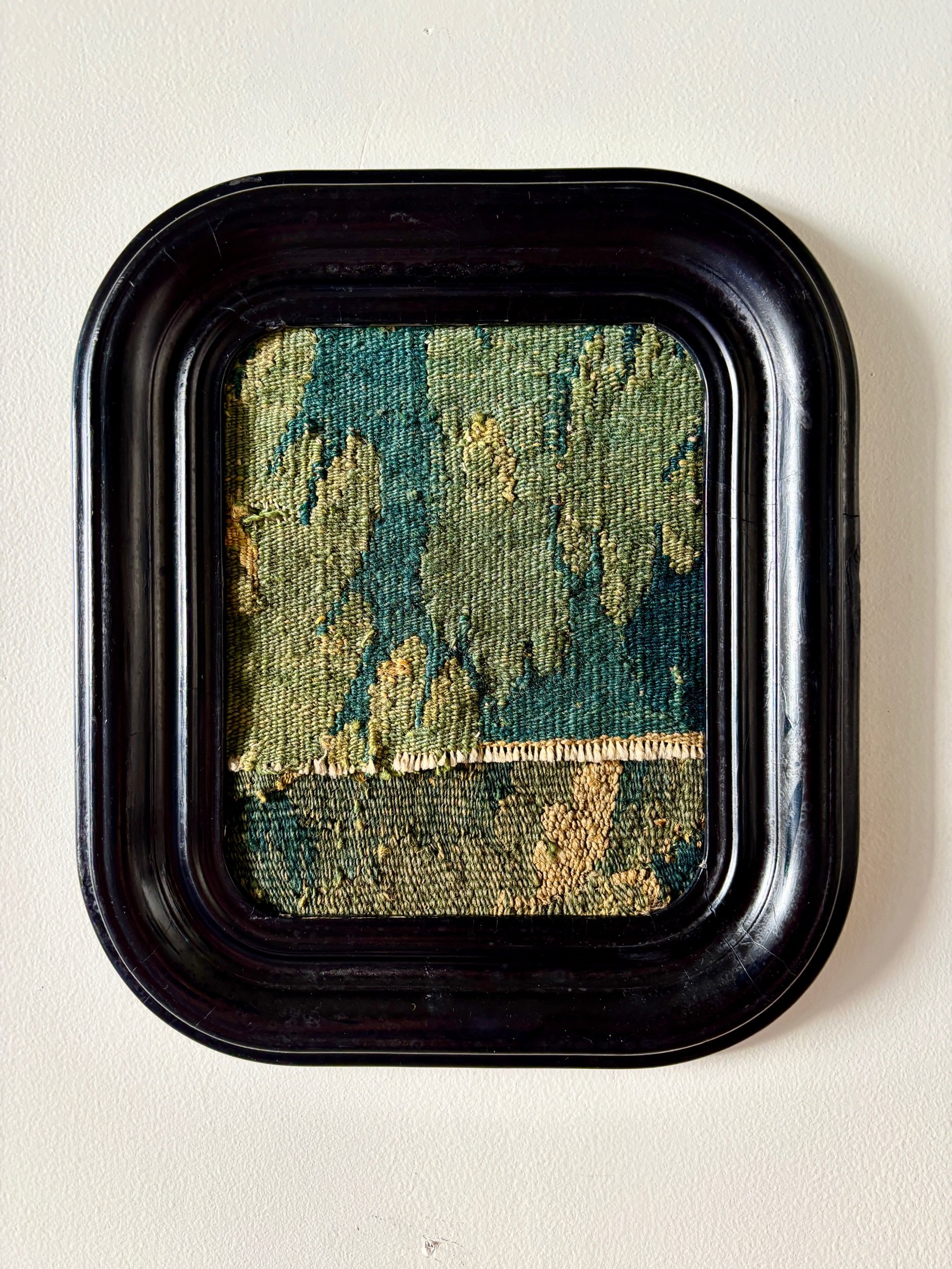 cadre-bois-moulure-noir-17-tapisserie-aubusson-vert-beige-antique-decoration-axs-design-paris-france