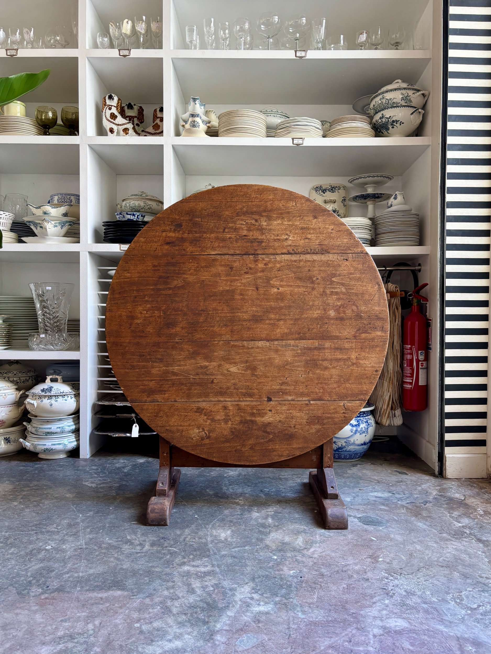table-vigneron-bois-fonce-meuble-vintage-axs-design-paris-france