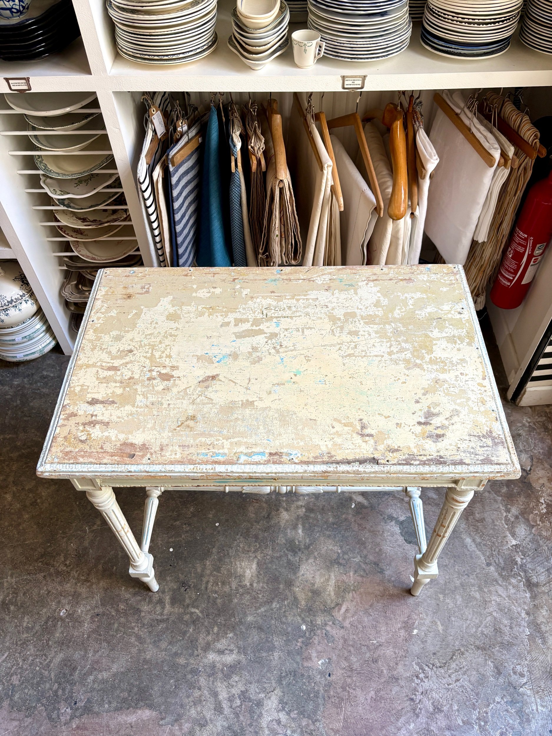 table-appoint-bureau-1-tiroir-bois-gris-patine-meuble-decoration-vintage-axs-design-paris-france